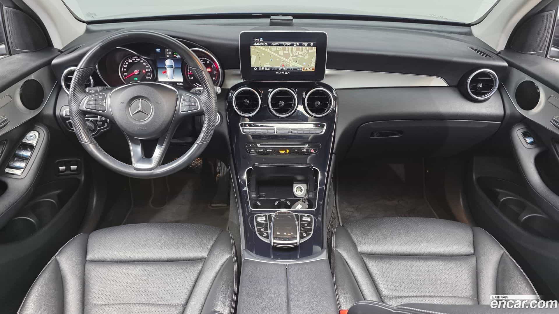 GLC-Class Mercedes-Benz 2018.10-INNER-007