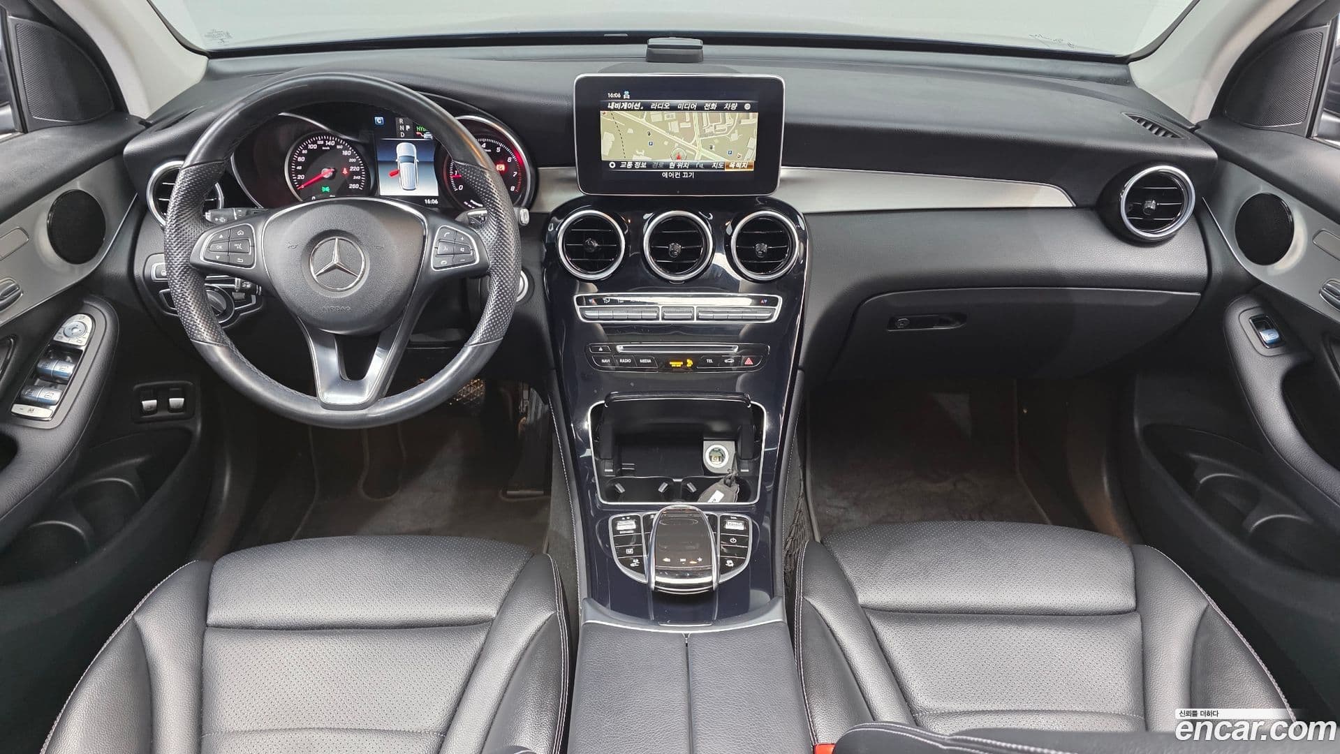 Main__Slider__Photo:GLC-Class Mercedes-Benz 2018.10-6