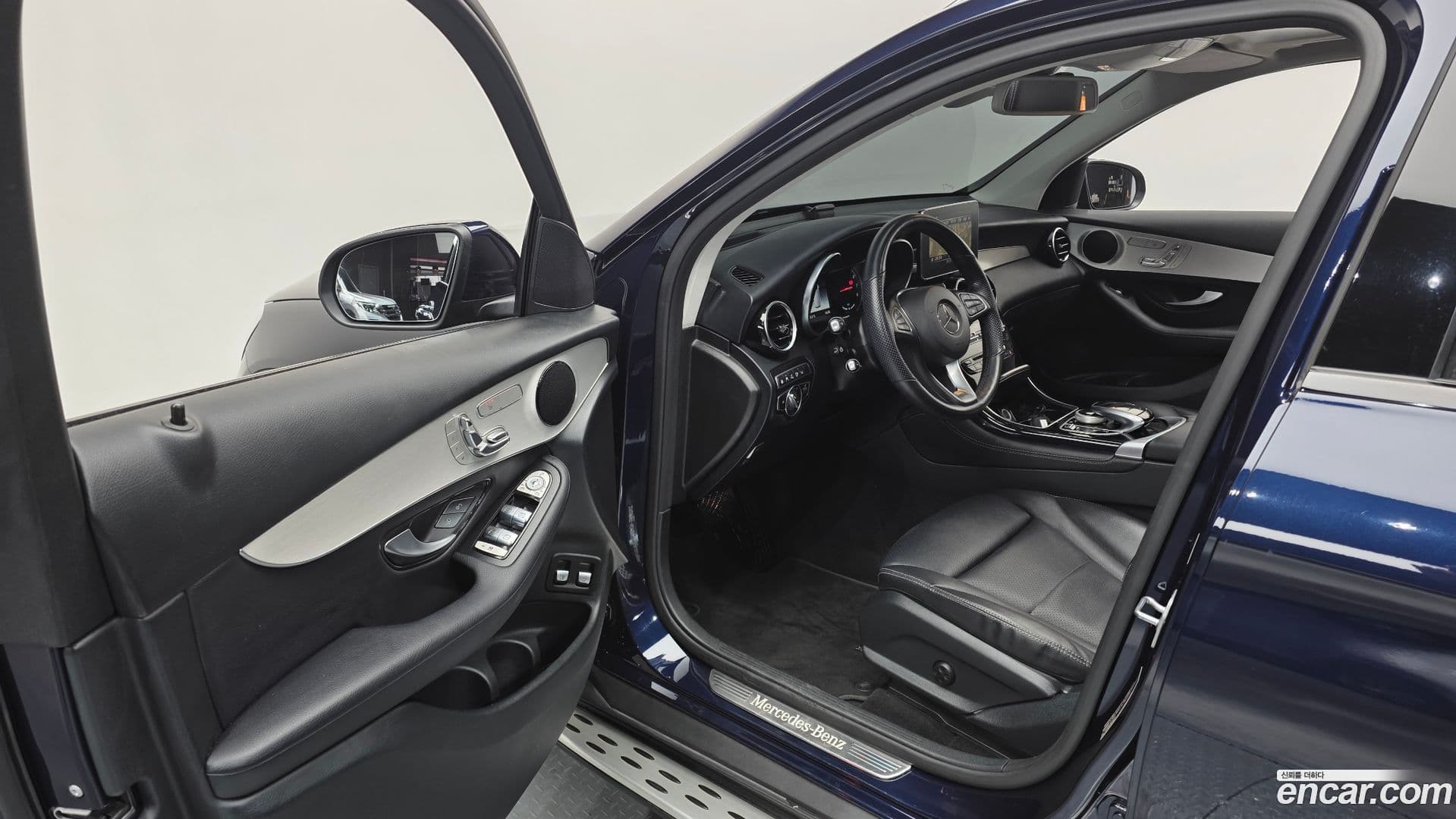 Main__Slider__Photo:GLC-Class Mercedes-Benz 2018.10-10
