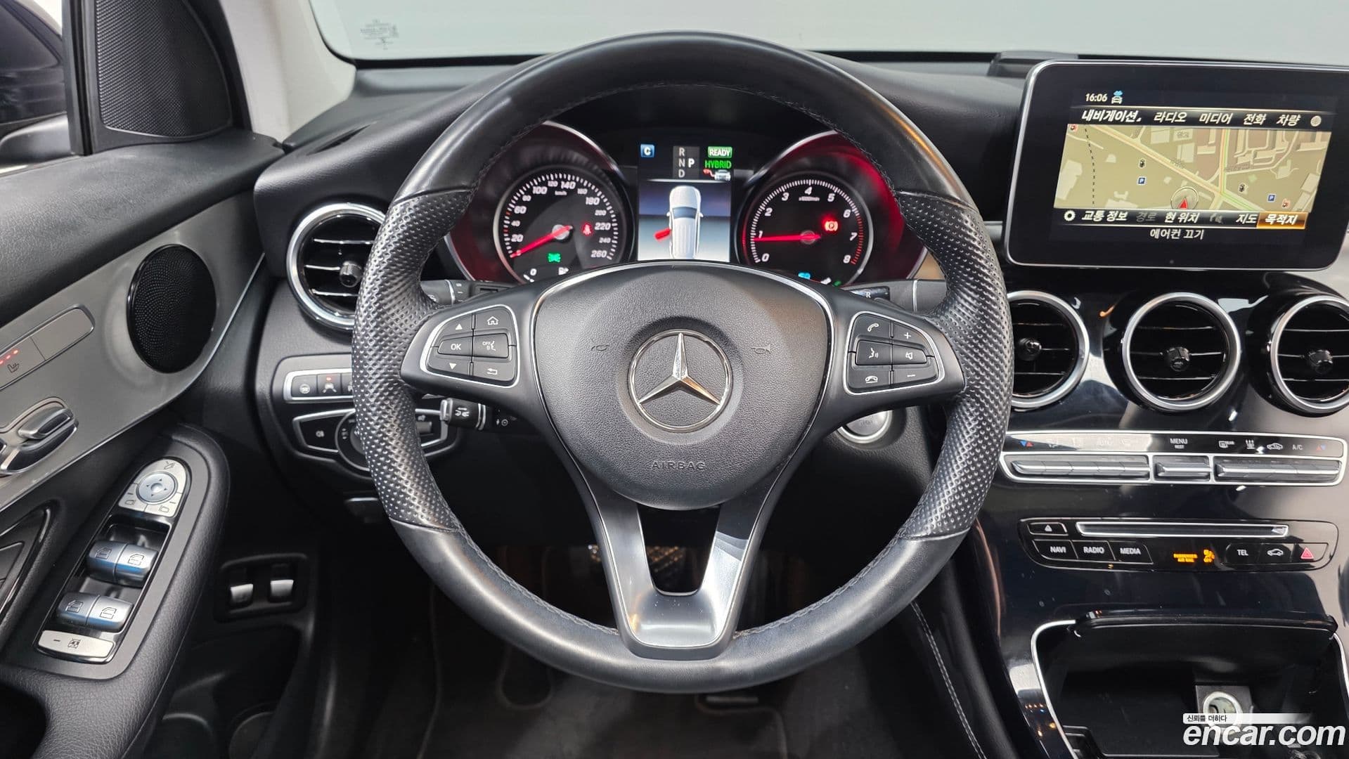 Main__Slider__Photo:GLC-Class Mercedes-Benz 2018.10-12