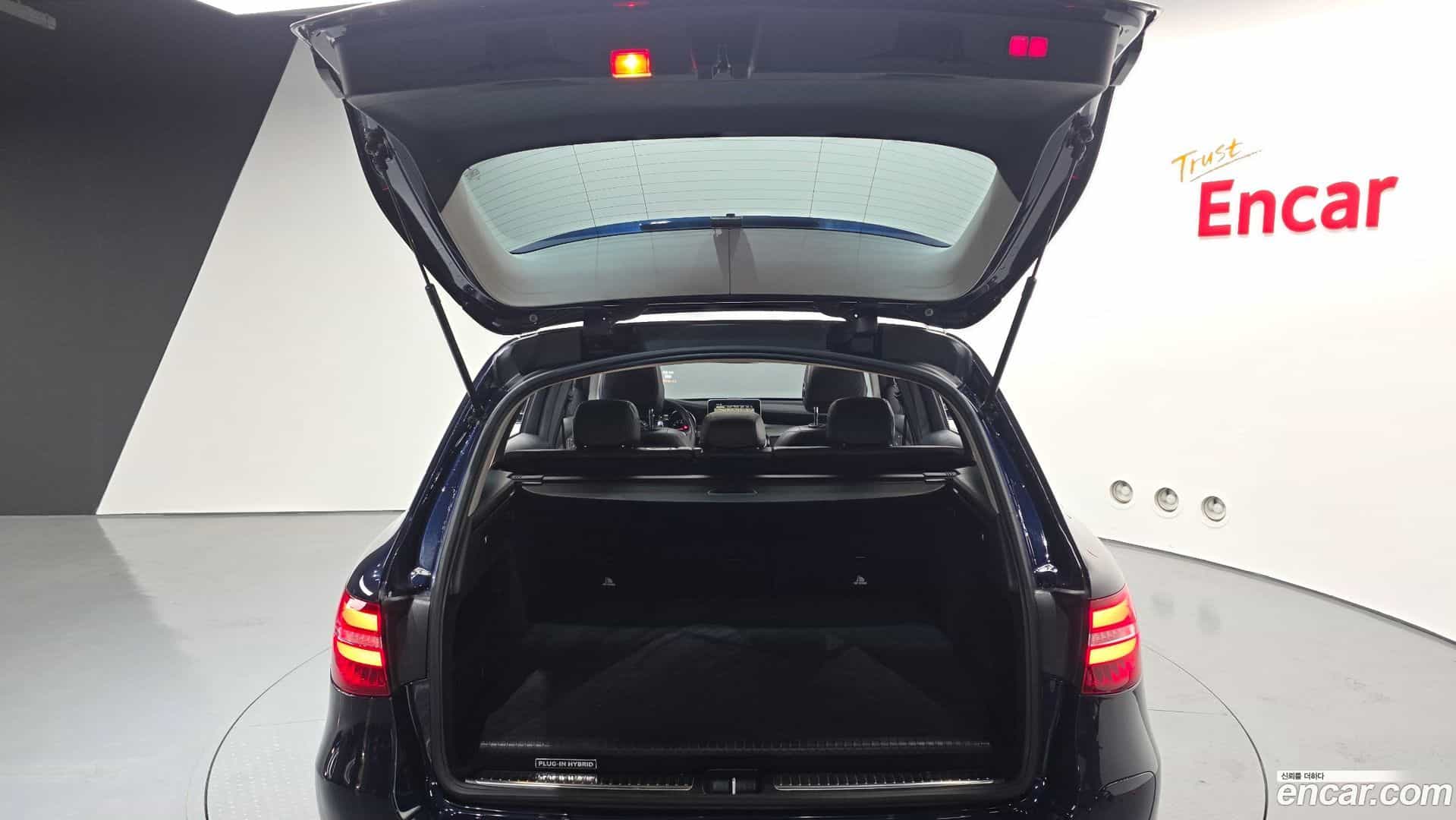 GLC-Class Mercedes-Benz 2018.10-OPTION-024