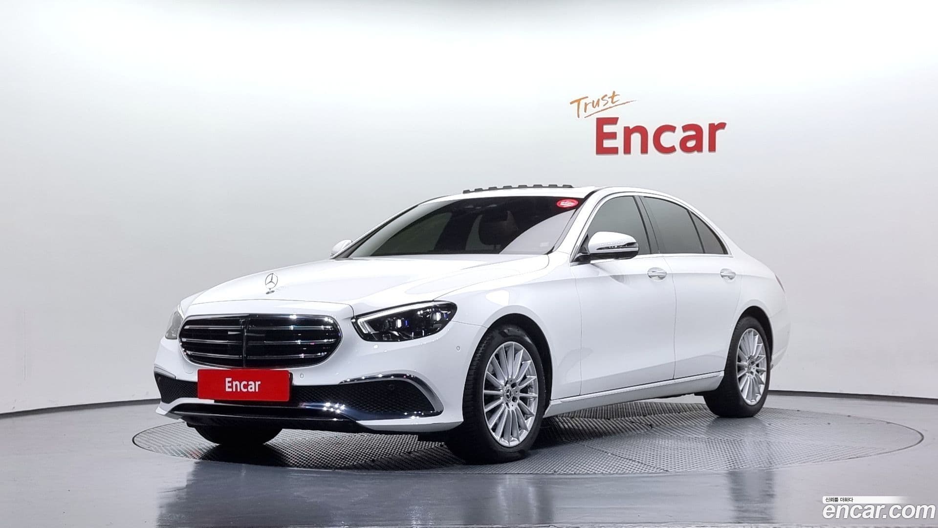 Main__Slider__Photo:E-Class Mercedes-Benz 2022.0-0