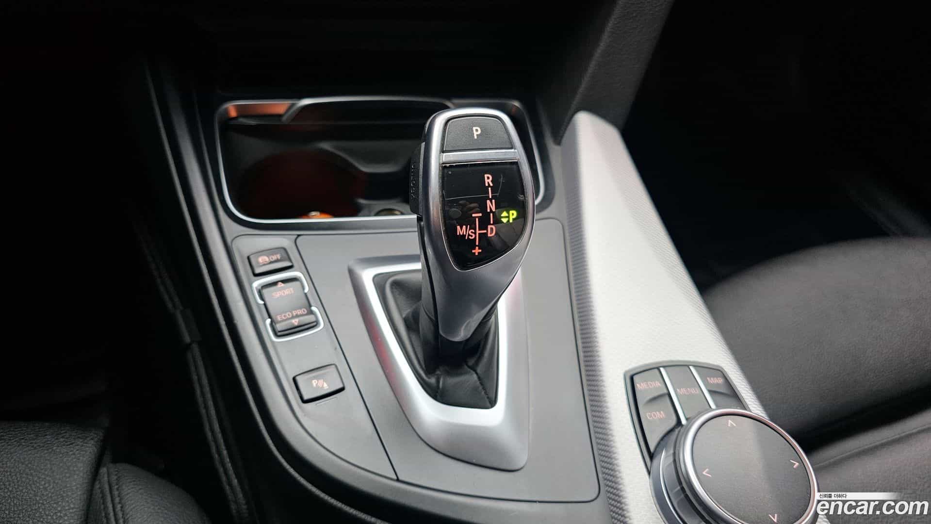 3-Series BMW 2018.0-INNER-009