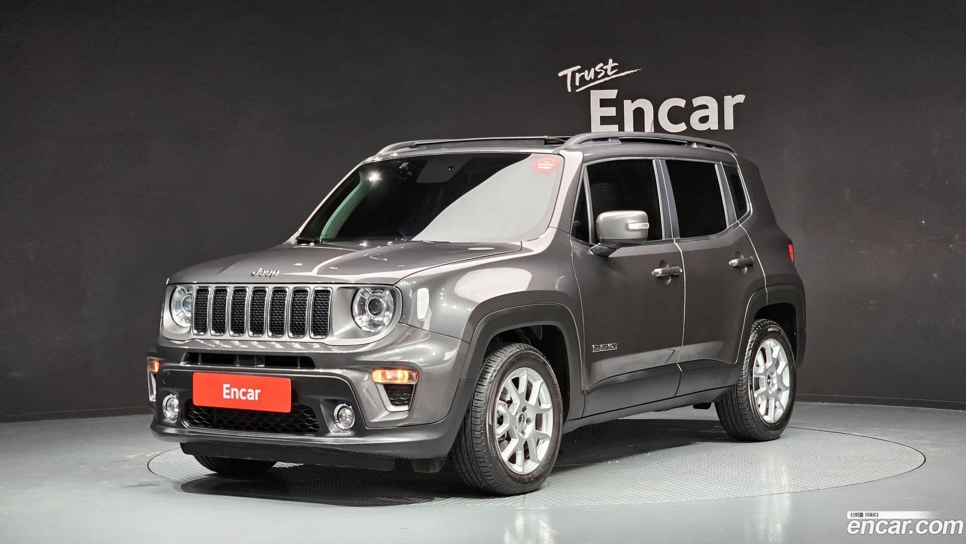 Main__Slider__Photo:Renegade Jeep 2019.10-0