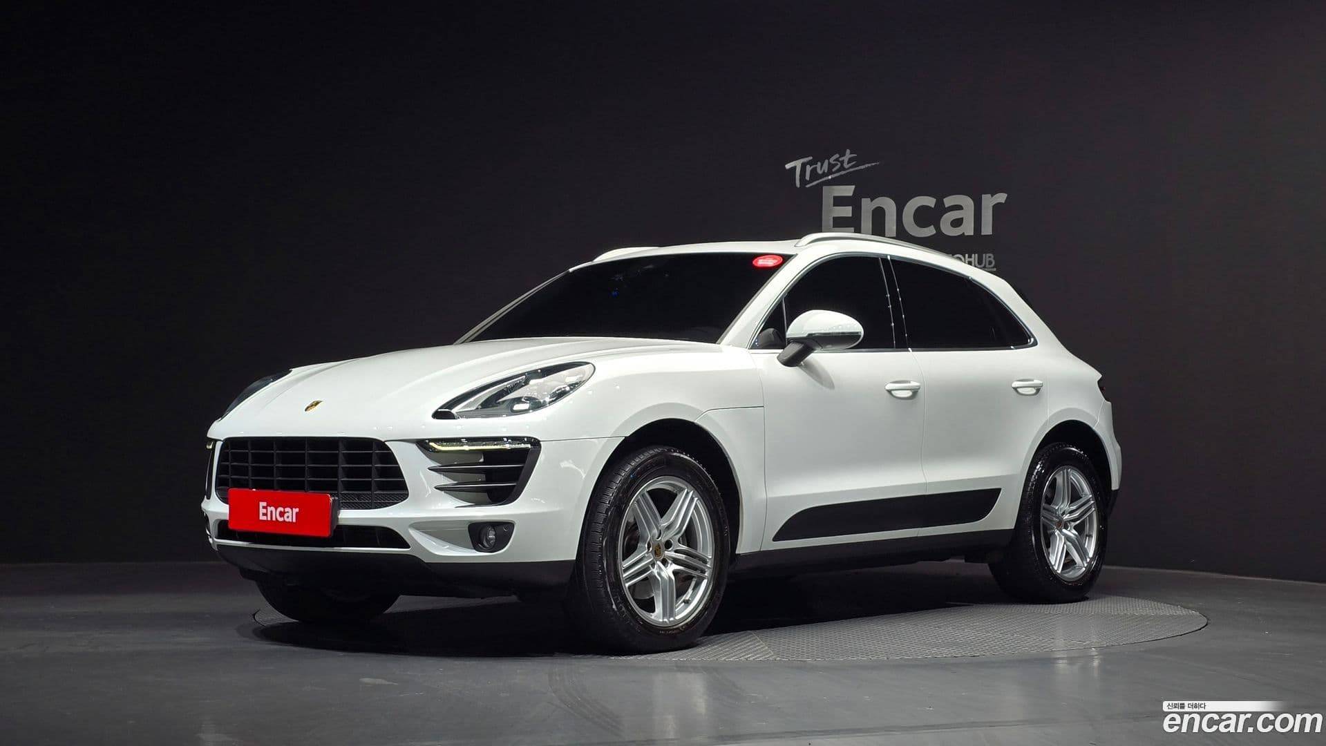 Main__Slider__Photo:Macan Porsche 2018.6-0