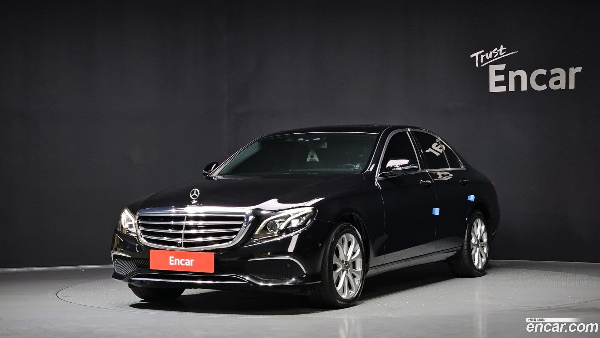 Main__Slider__Photo:E-Class Mercedes-Benz 2018.11-0