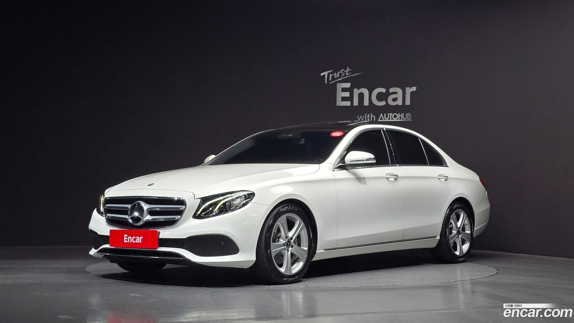 Main__Slider__Photo:E-Class Mercedes-Benz 2018.2-0