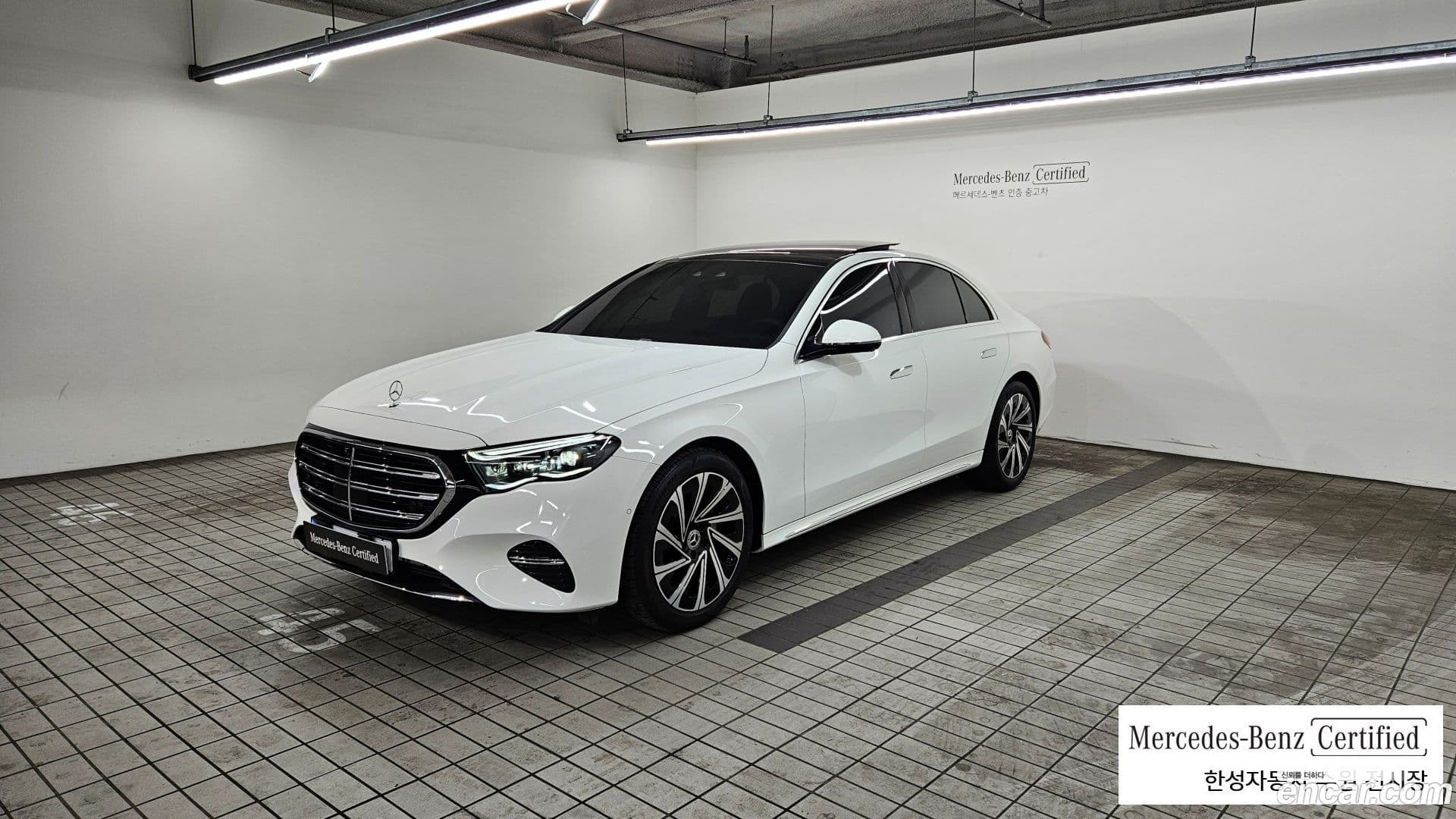 Main__Slider__Photo:E-Class Mercedes-Benz 2024.5-0