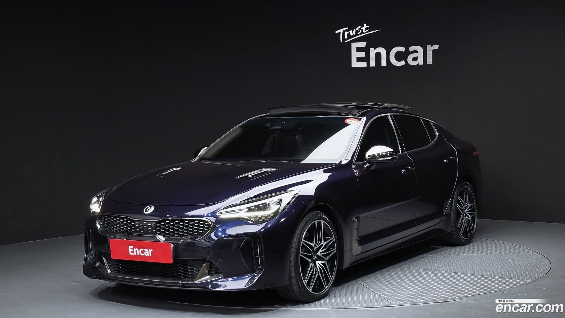 Main__Slider__Photo:Stinger Kia 2020.11-0