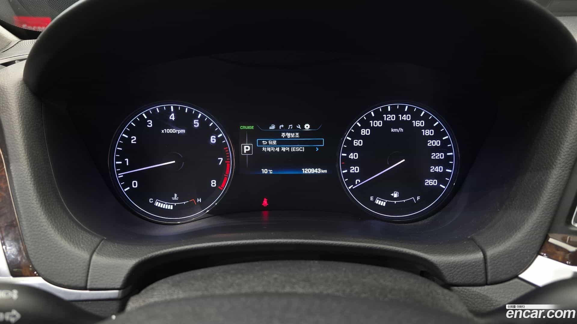 Genesis Hyundai 2016.0-INNER-008