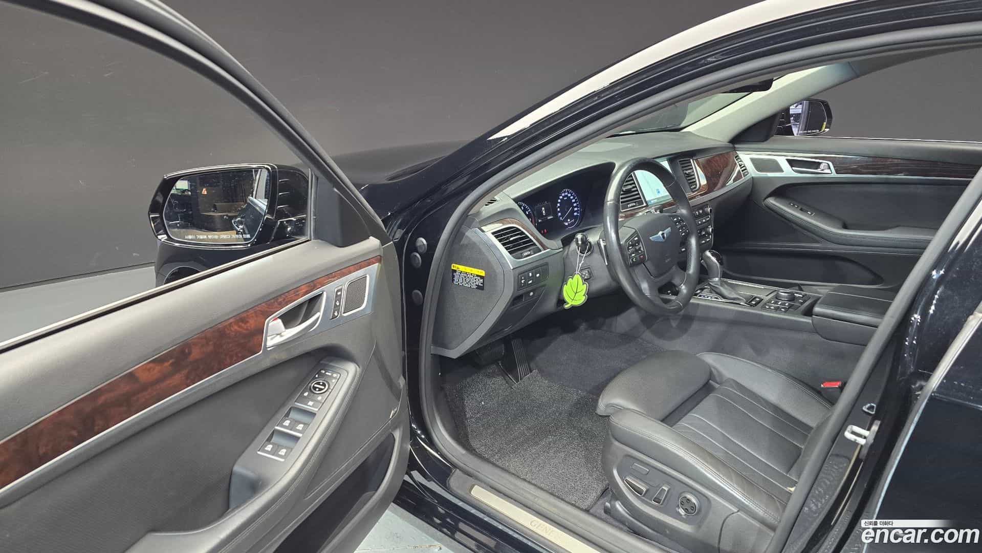 Genesis Hyundai 2016.0-INNER-010