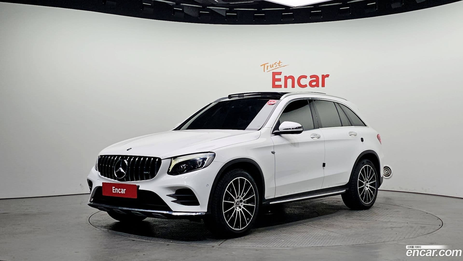 Main__Slider__Photo:GLC-Class Mercedes-Benz 2019.10-0