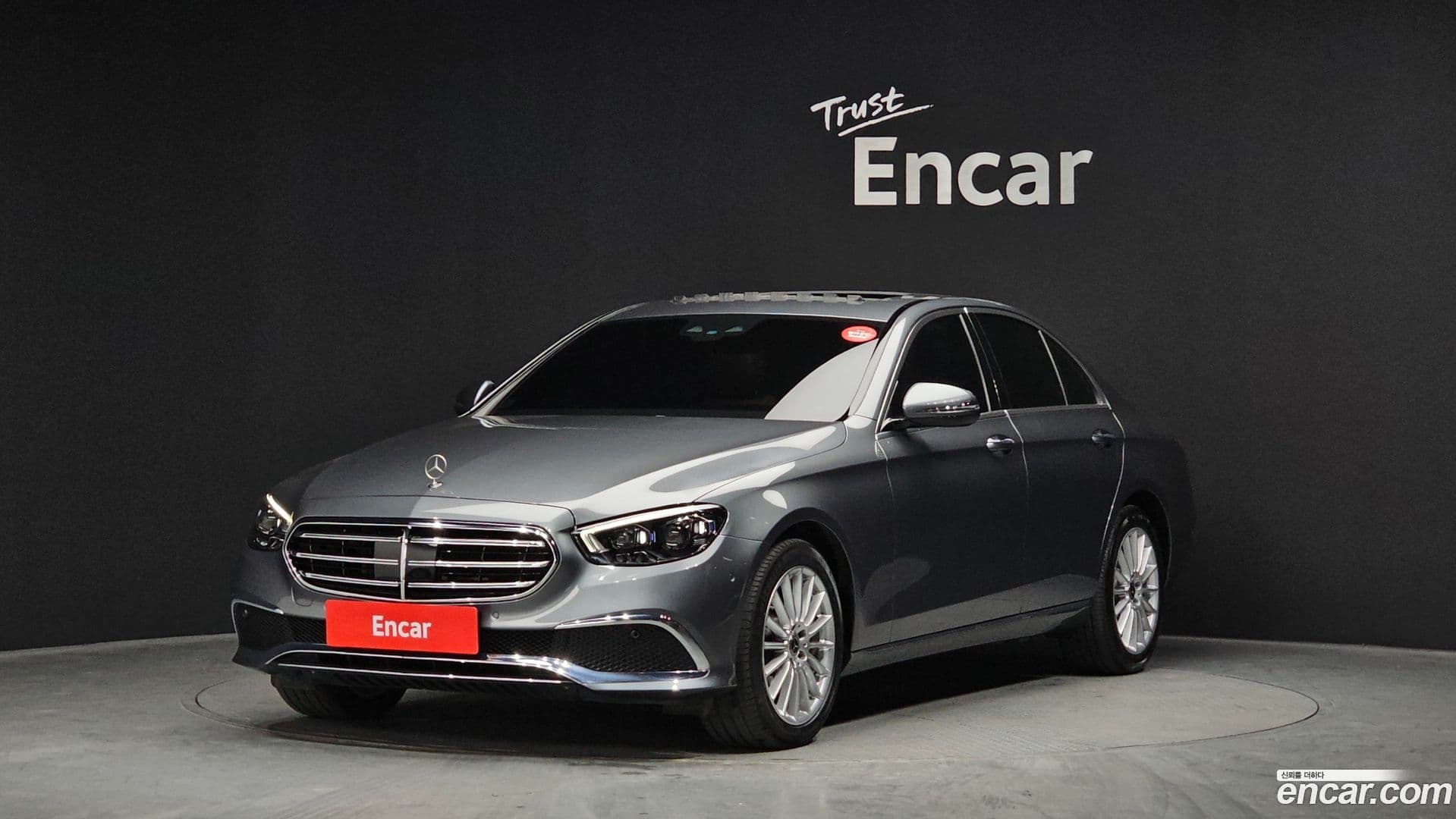 Main__Slider__Photo:E-Class Mercedes-Benz 2021.0-0