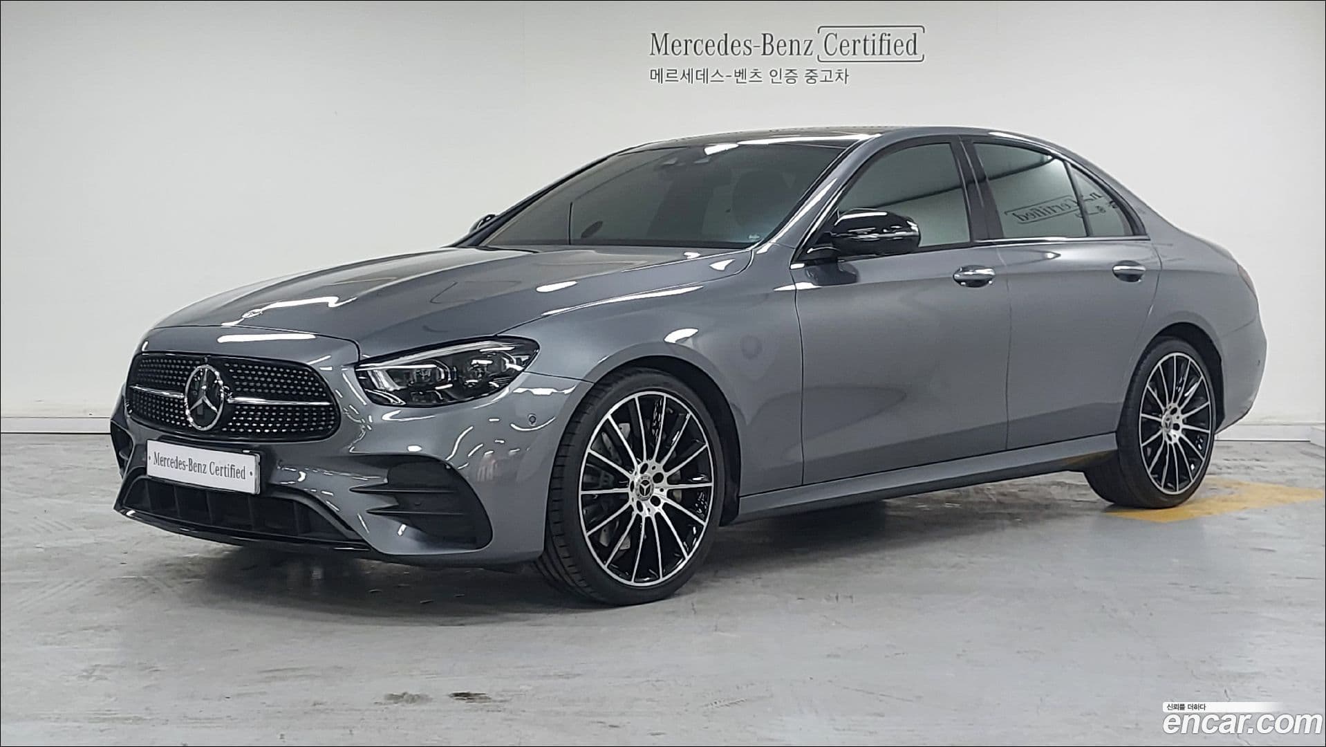 Main__Slider__Photo:E-Class Mercedes-Benz 2022.11-0