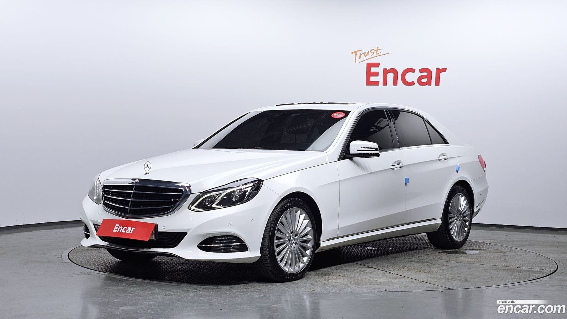 Main__Slider__Photo:E-Class Mercedes-Benz 2016.2-0