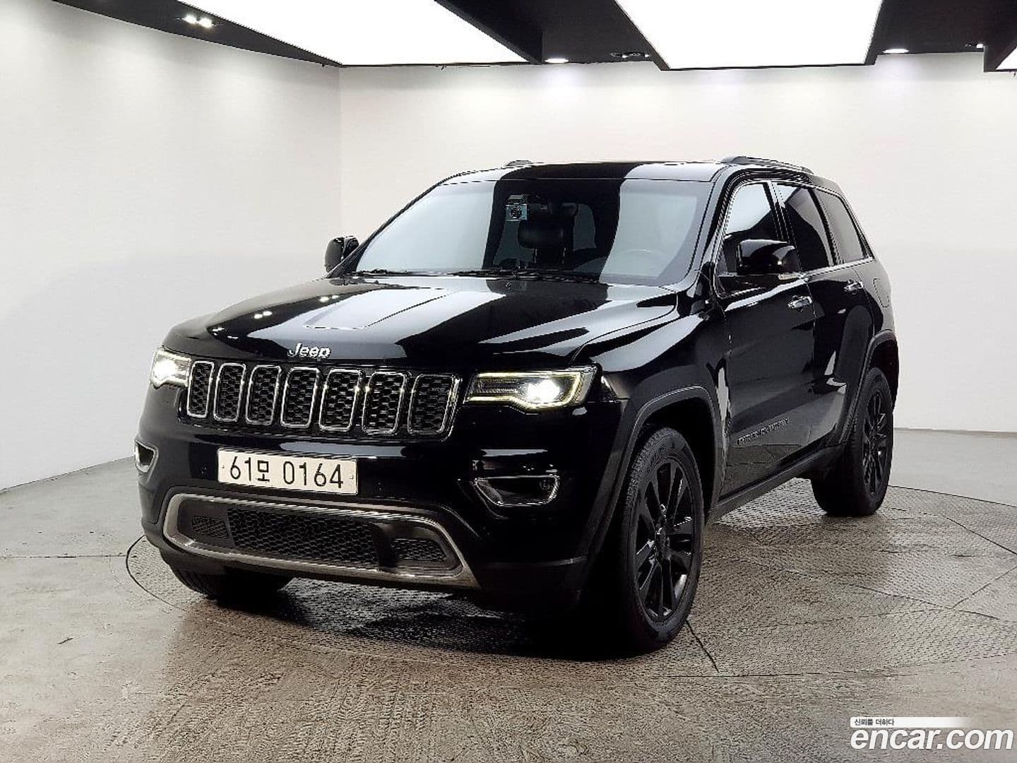 Main__Slider__Photo:Cherokee Jeep 2017.0-0