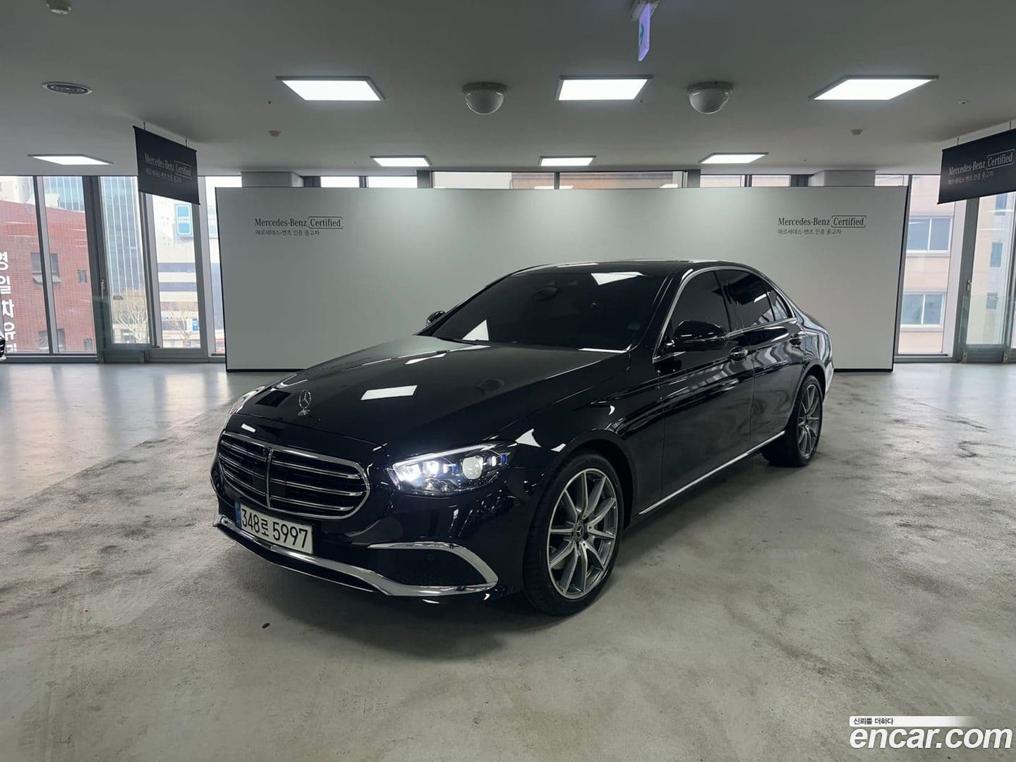 Main__Slider__Photo:E-Class Mercedes-Benz 2022.2-0