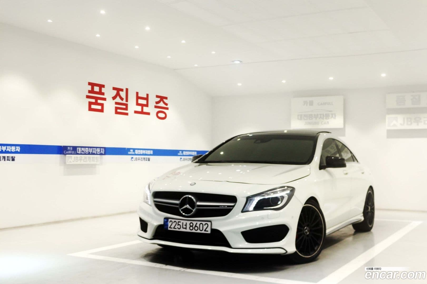 Main__Slider__Photo:CLA-Class Mercedes-Benz 2015.8-0