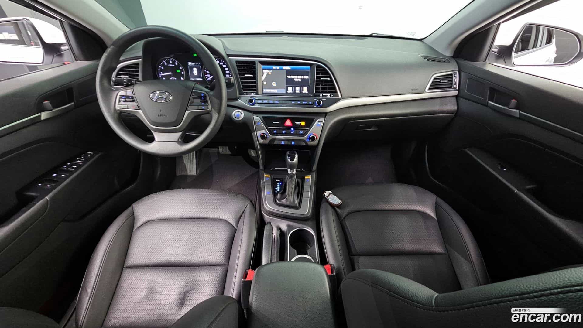 AVANTE Hyundai 2018.3-INNER-007