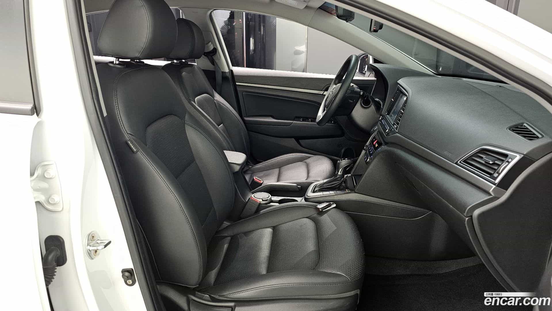 AVANTE Hyundai 2018.3-INNER-010