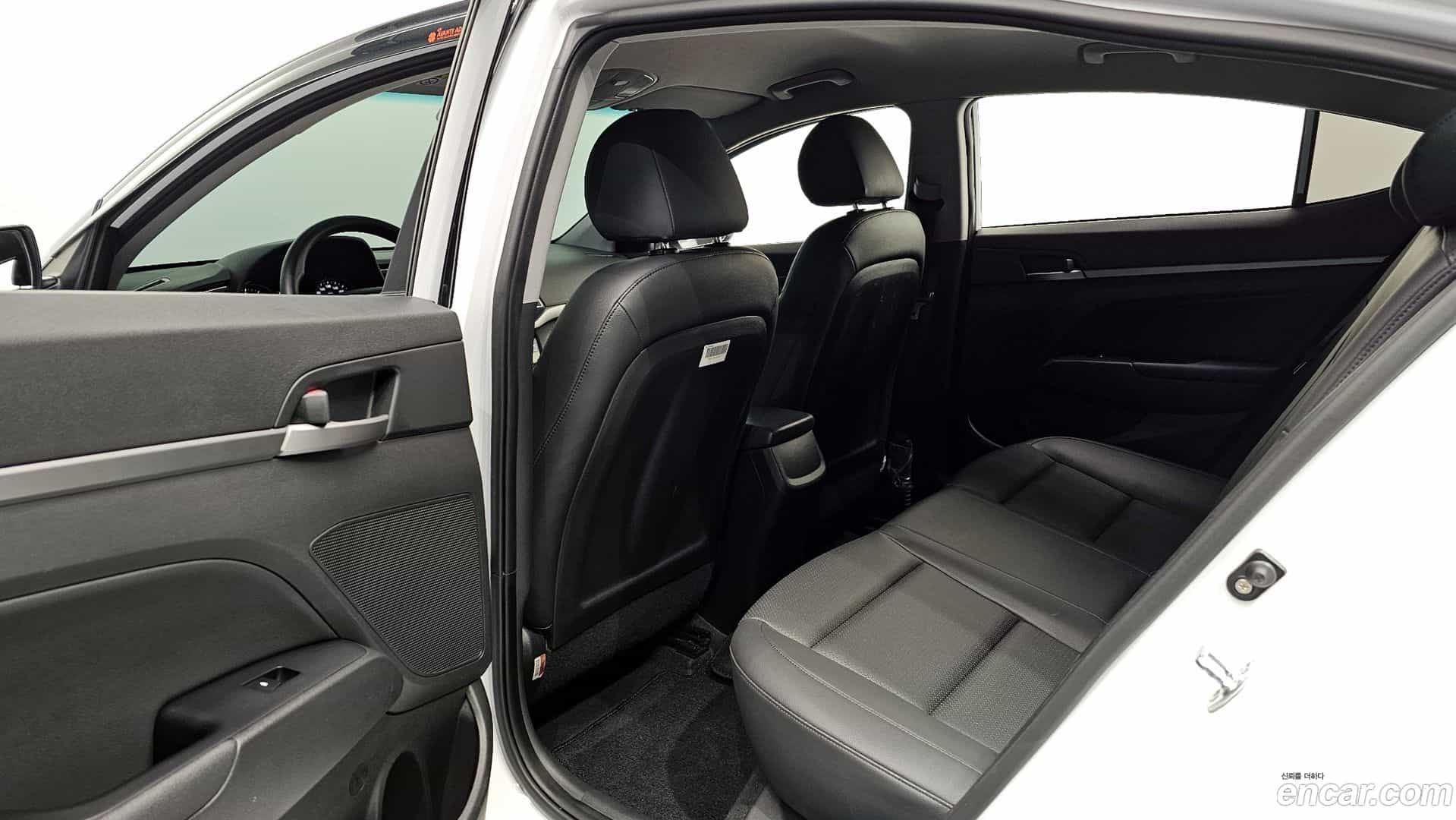 AVANTE Hyundai 2018.3-OPTION-016