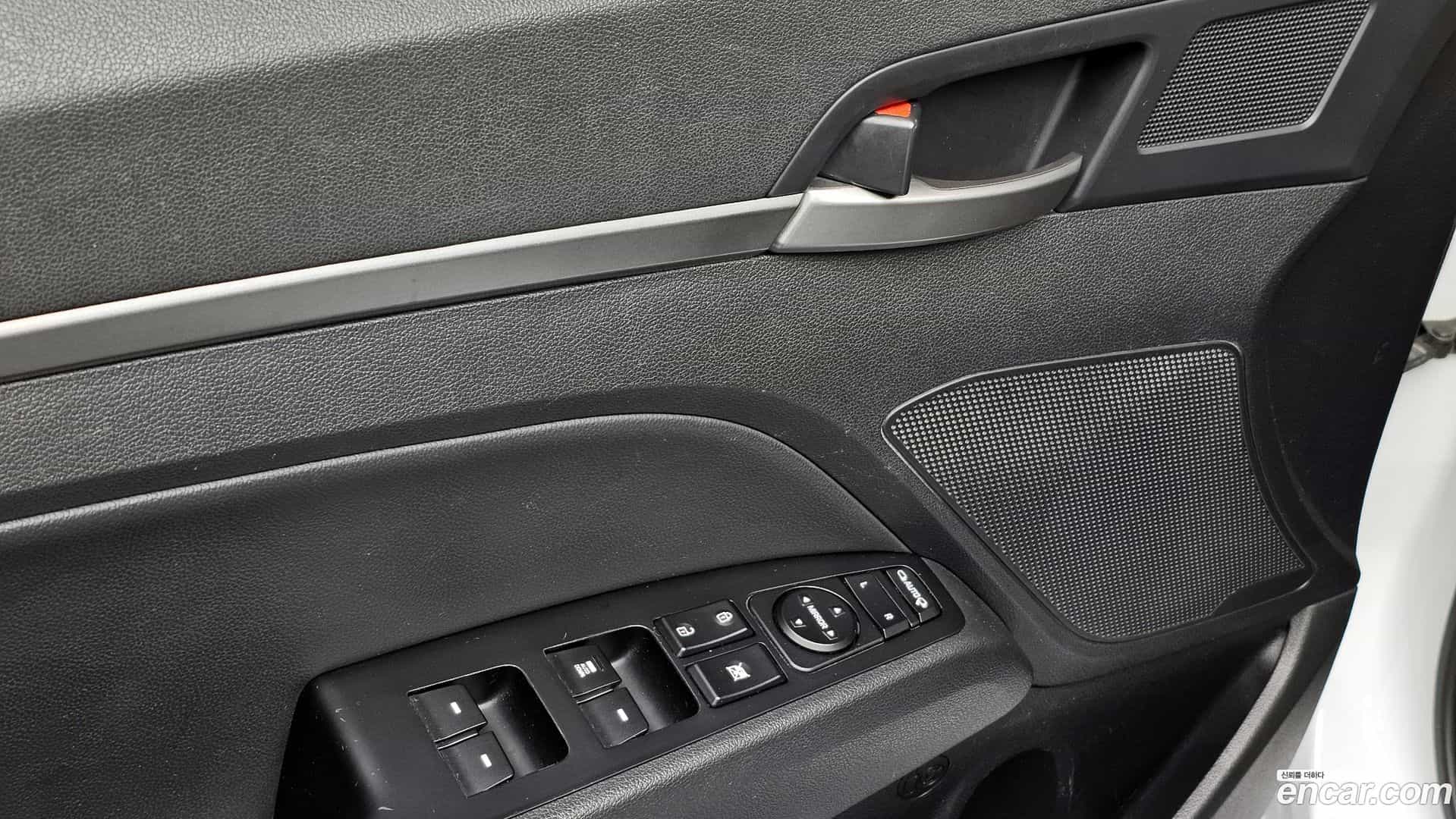 AVANTE Hyundai 2018.3-OPTION-018