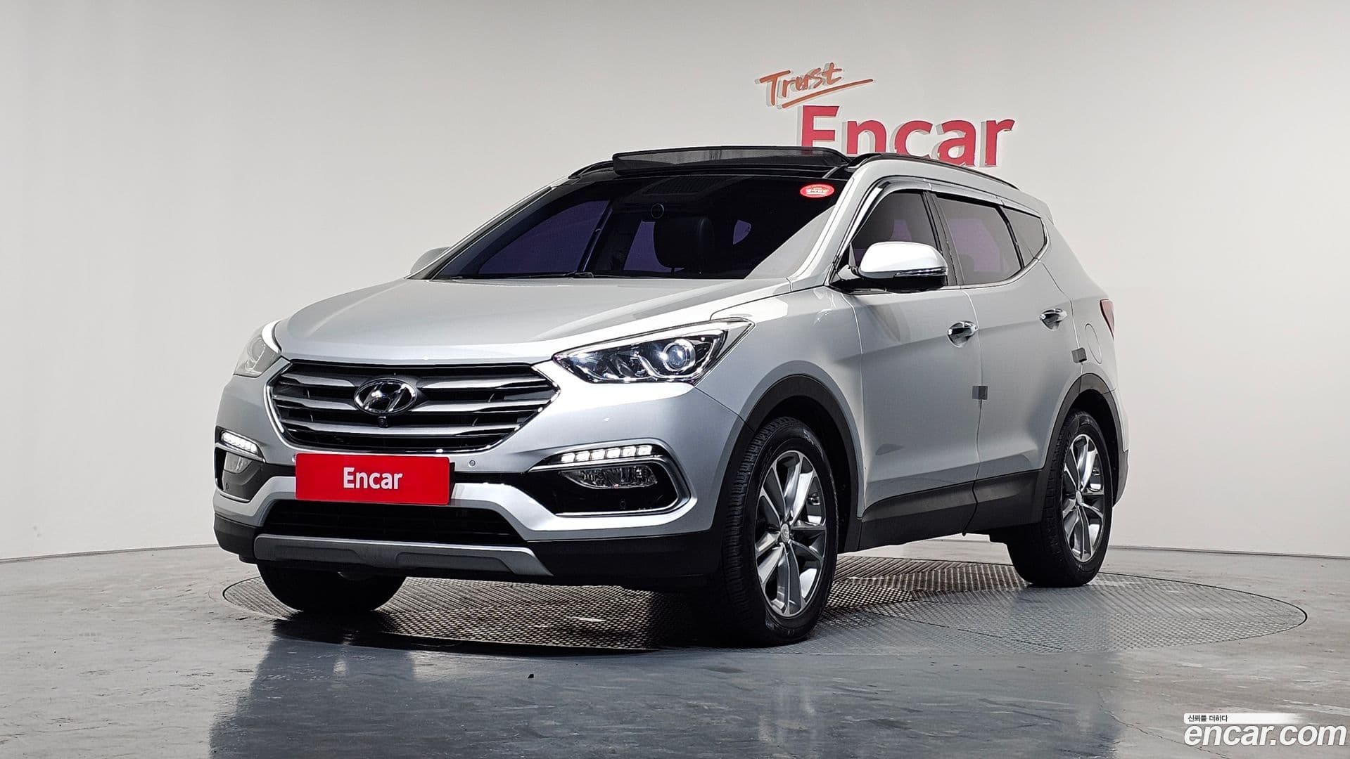 Main__Slider__Photo:Santafe Hyundai 2016.3-0