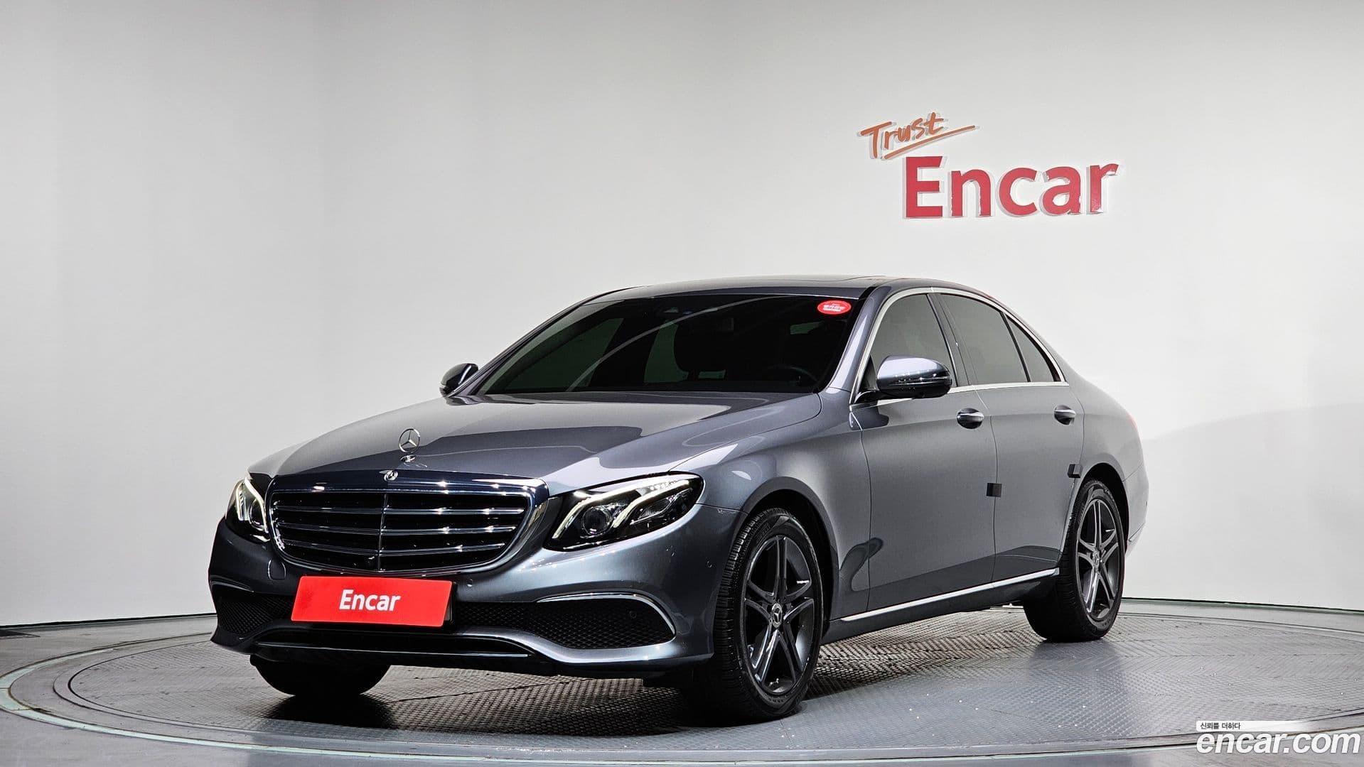 Main__Slider__Photo:E-Class Mercedes-Benz 2018.9-0