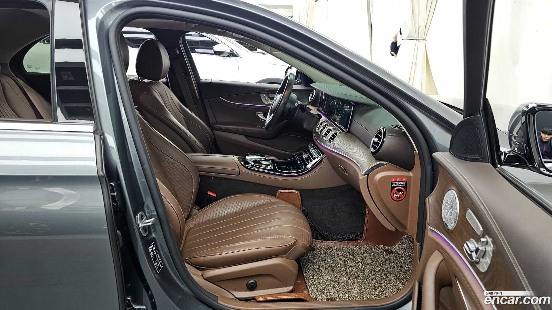 E-Class Mercedes-Benz 2018.9-OPTION-015