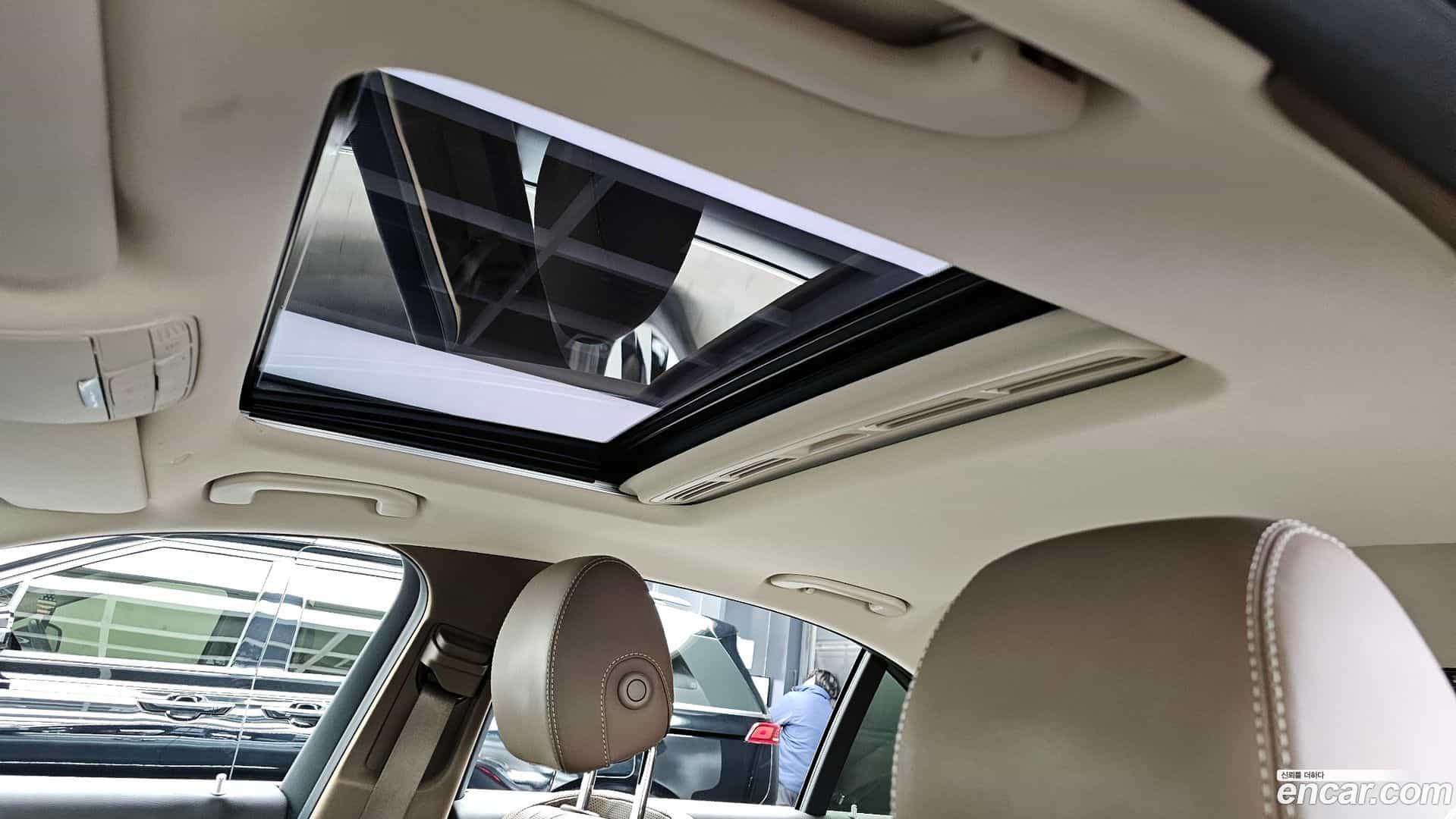 E-Class Mercedes-Benz 2018.9-OPTION-023