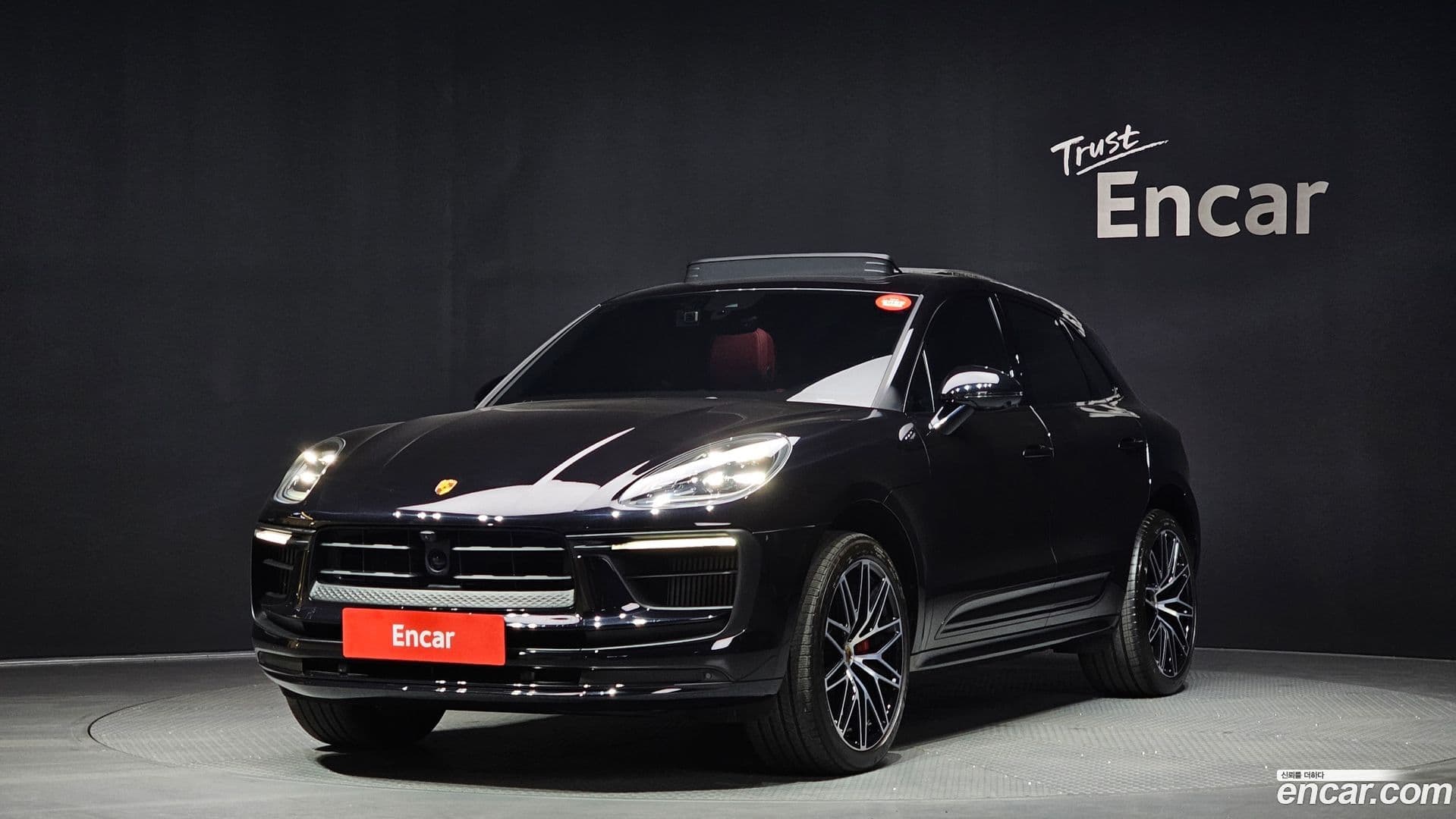 Main__Slider__Photo:Macan Porsche 2023.0-0