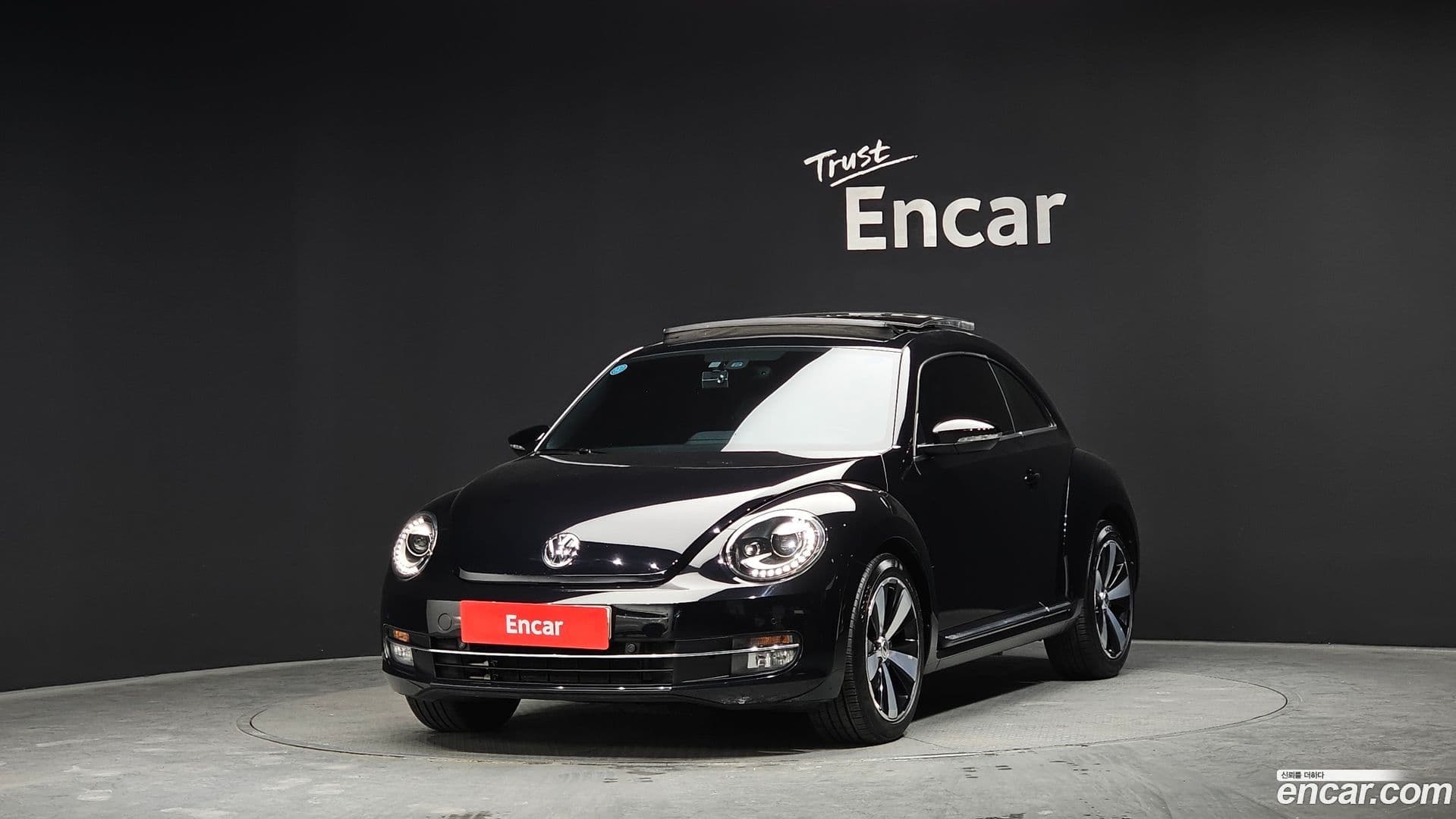 Main__Slider__Photo:Beatle Volkswagen 2015.2-0