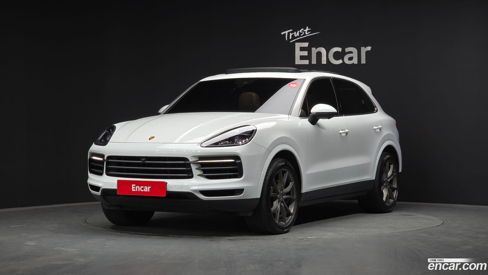 Main__Slider__Photo:Cayenne Porsche 2019.3-0