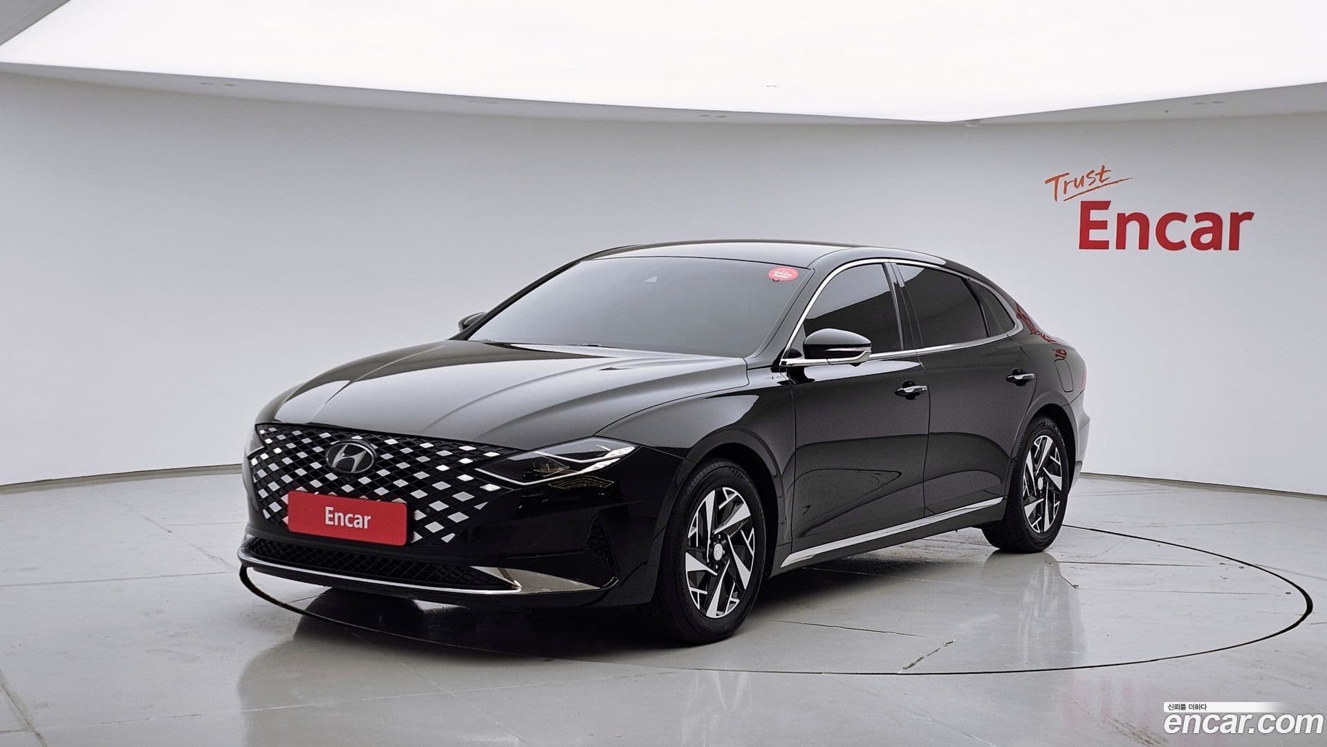 Main__Slider__Photo:Grandeur Hyundai 2021.10-0