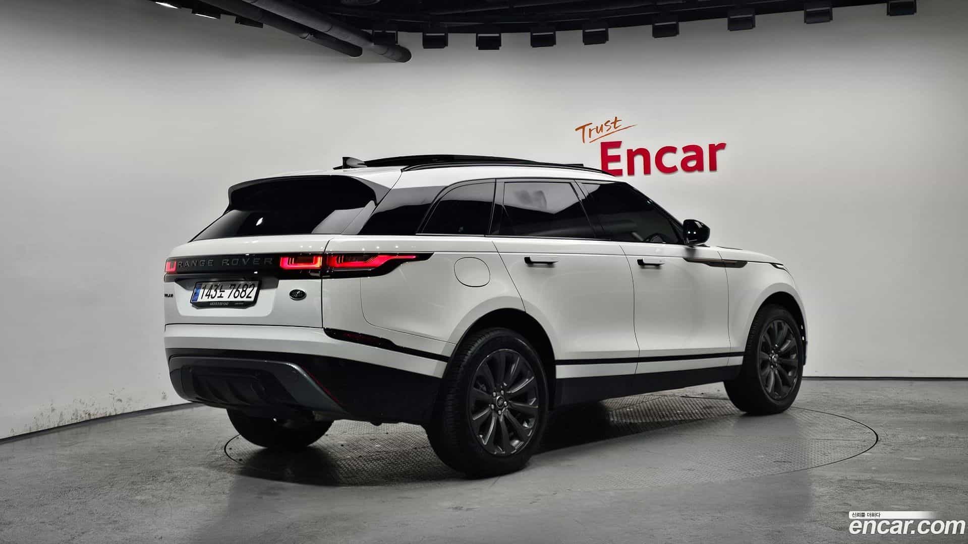 Range Rover Velar Land Rover 2023.11-OUTER-002