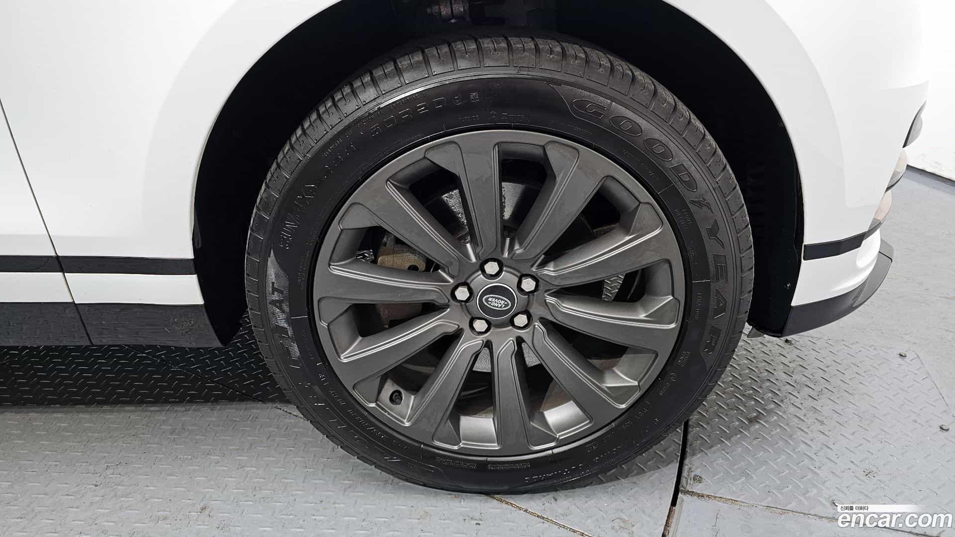 Range Rover Velar Land Rover 2023.11-OUTER-005