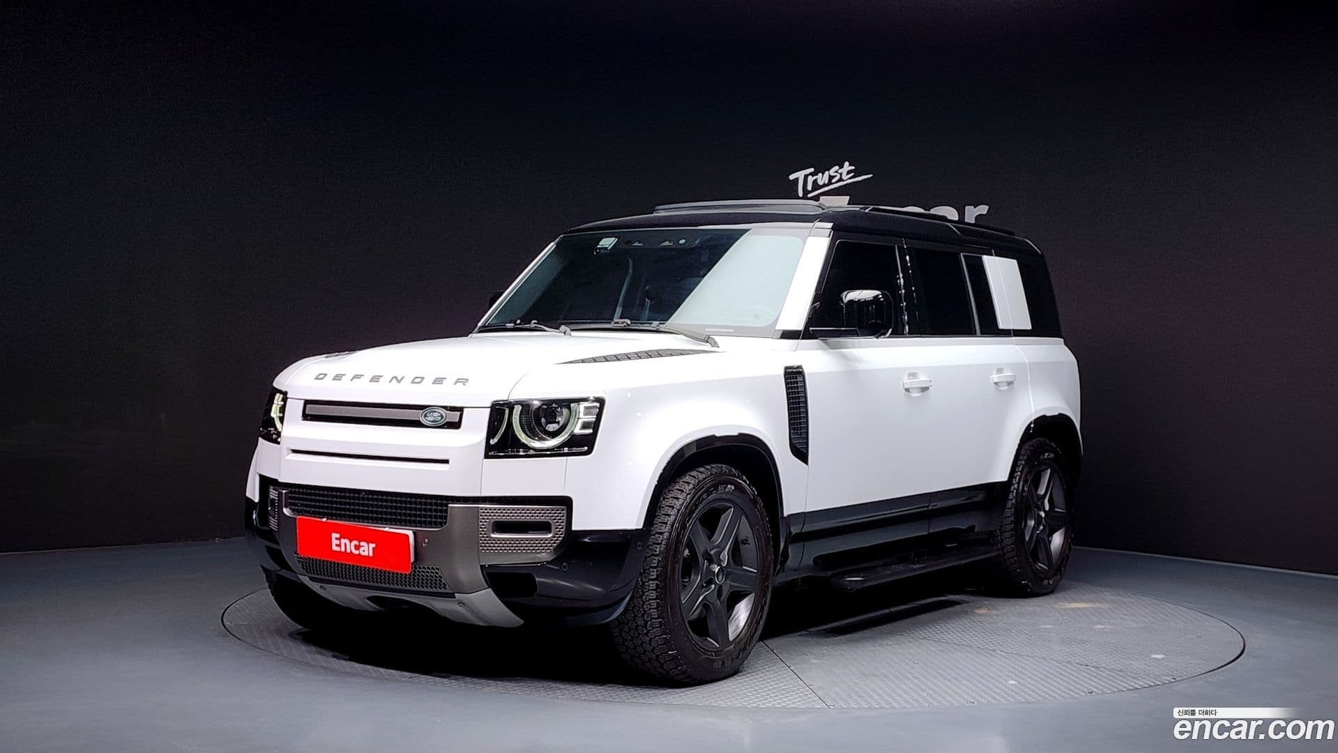 Main__Slider__Photo:Defender Land Rover 2025.3-0