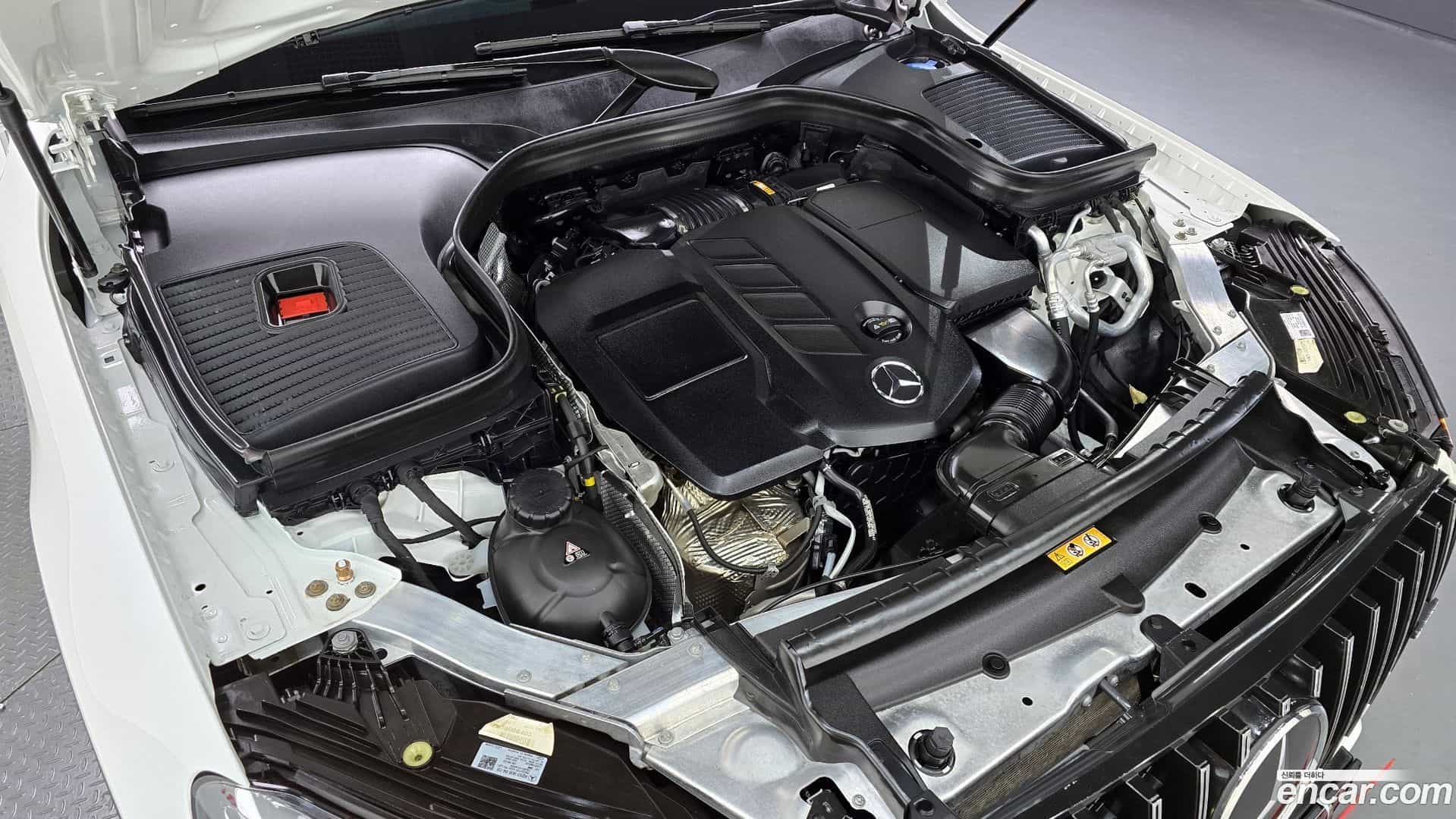 GLC-Class Mercedes-Benz 2022.10-INNER-006