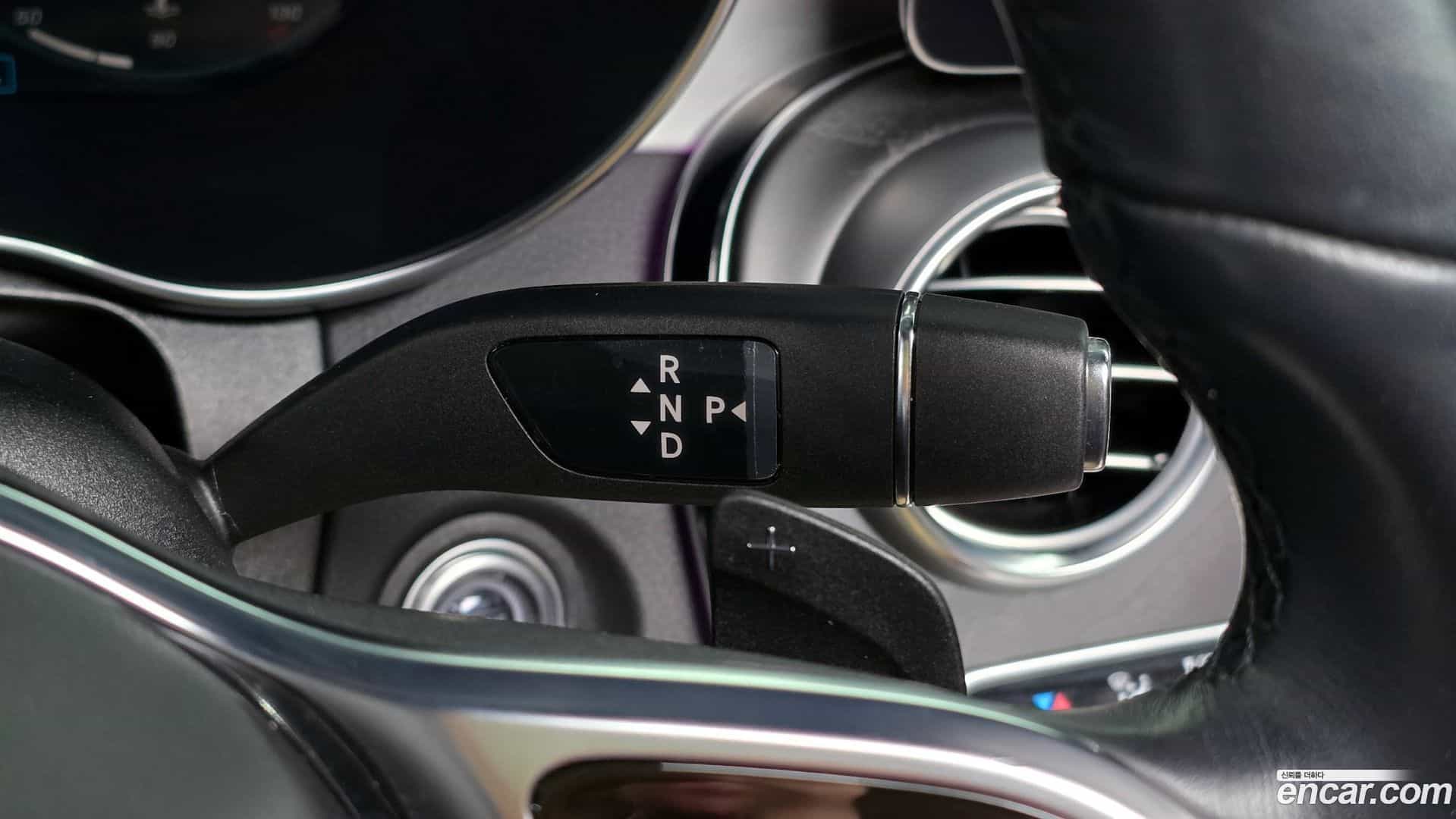 GLC-Class Mercedes-Benz 2022.10-INNER-009