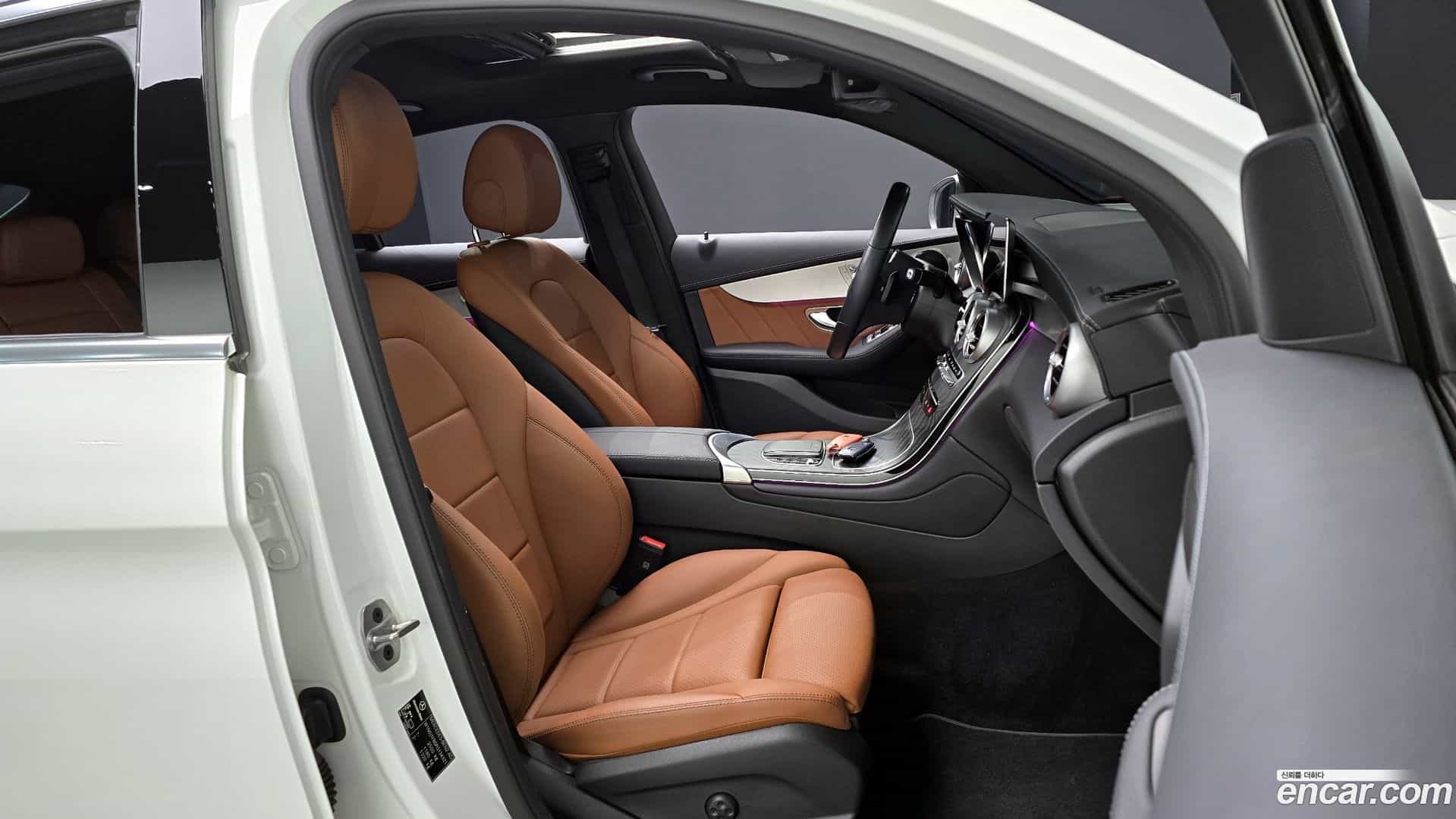 GLC-Class Mercedes-Benz 2022.10-INNER-010