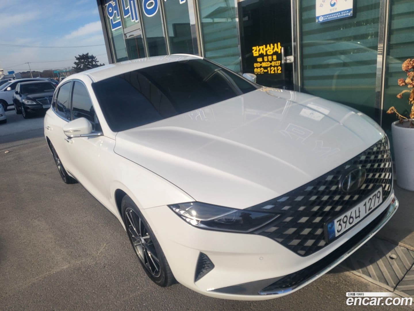 Main__Slider__Photo:Grandeur Hyundai 2021.11-0