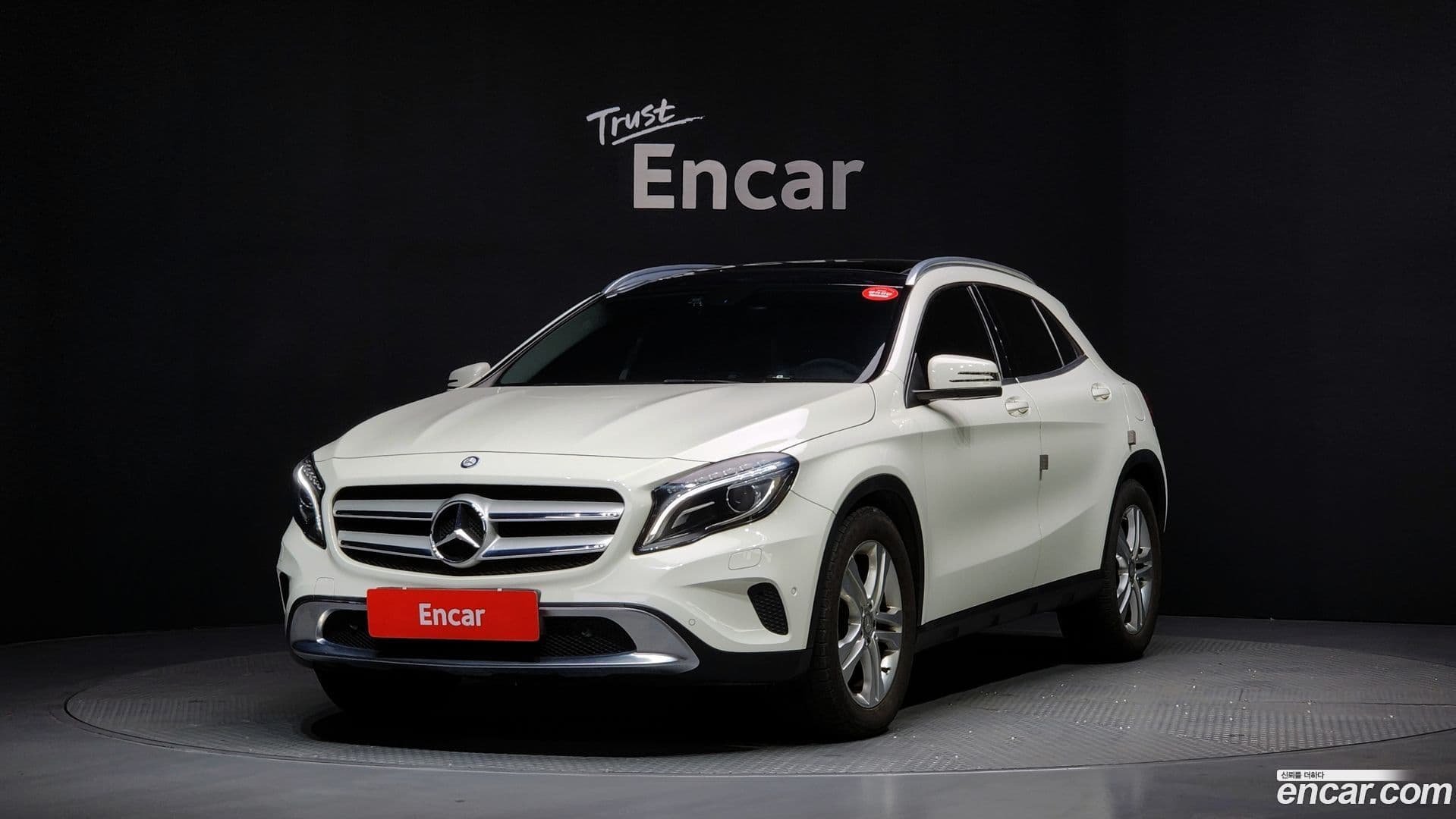 Main__Slider__Photo:GLA-Class Mercedes-Benz 2015.0-0