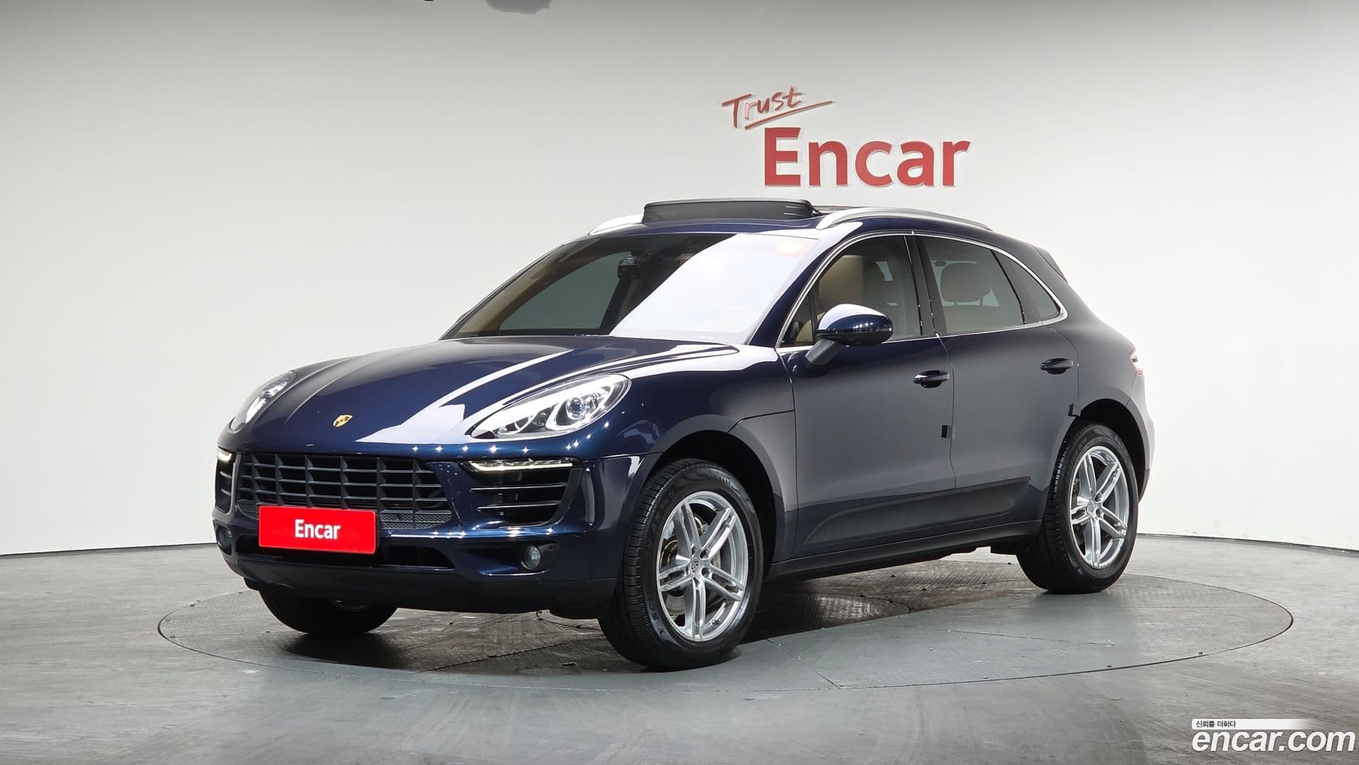Main__Slider__Photo:Macan Porsche 2014.9-0