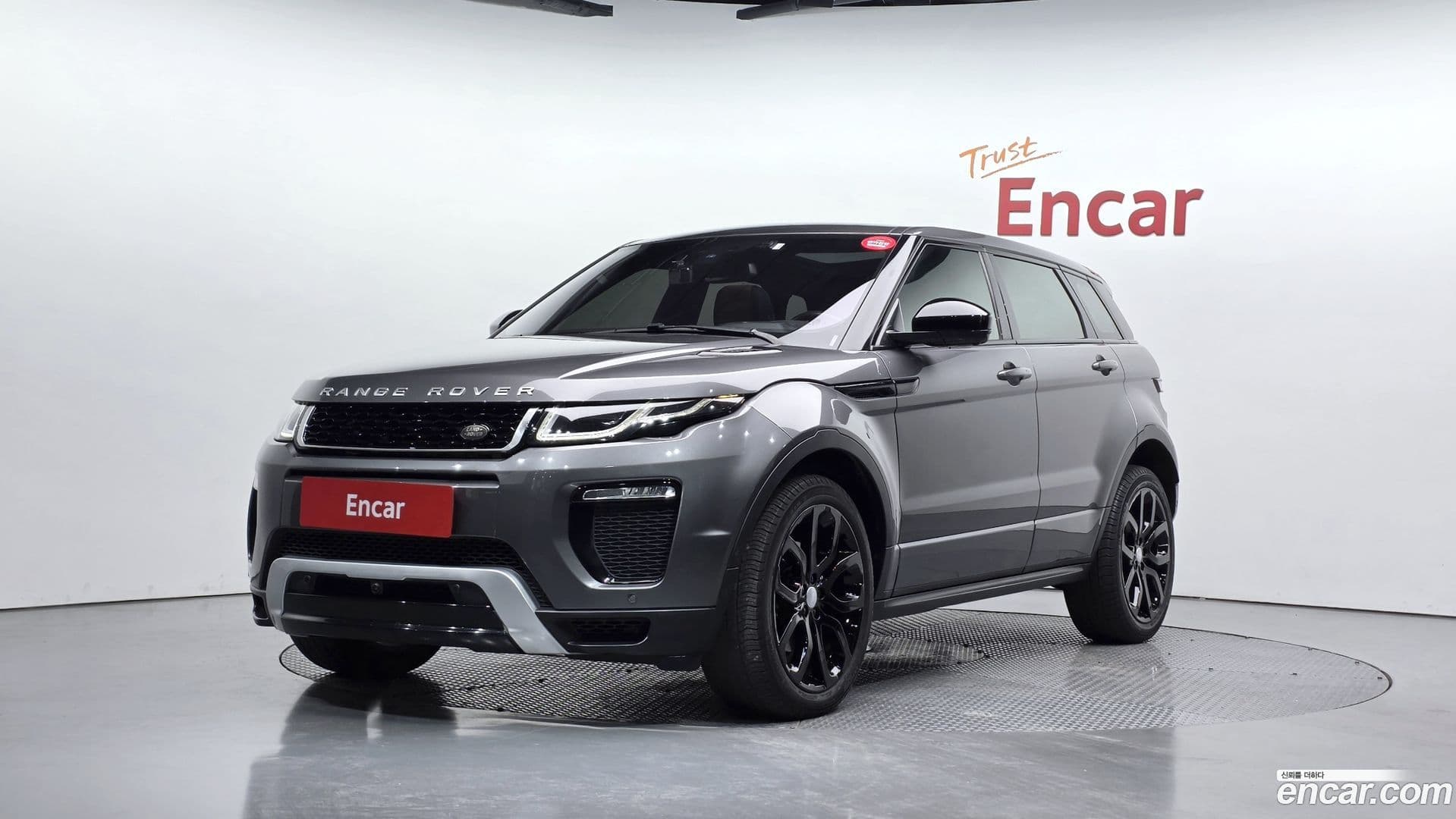 Main__Slider__Photo:Range Rover Evoque Land Rover 2019.11-0
