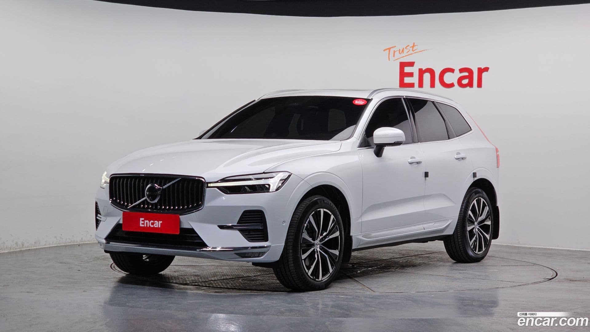 Main__Slider__Photo:XC60 Volvo 2025.0-0