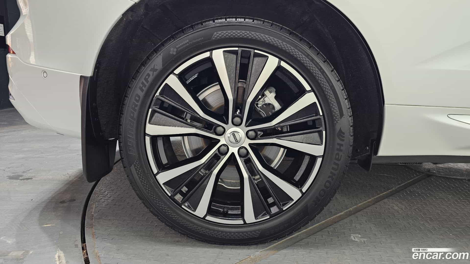 XC60 Volvo 2025.0-OUTER-005