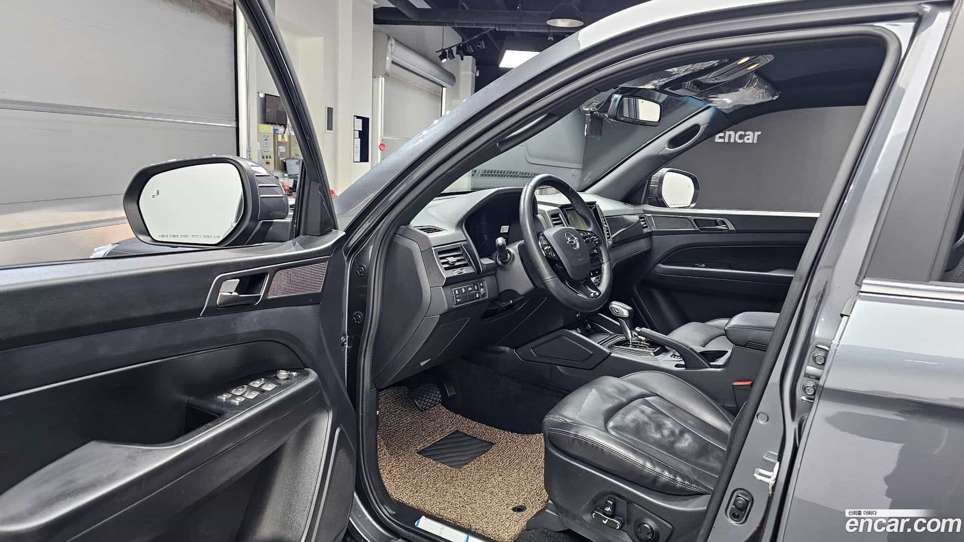 Rexton KG Mobility 2022.0-INNER-010