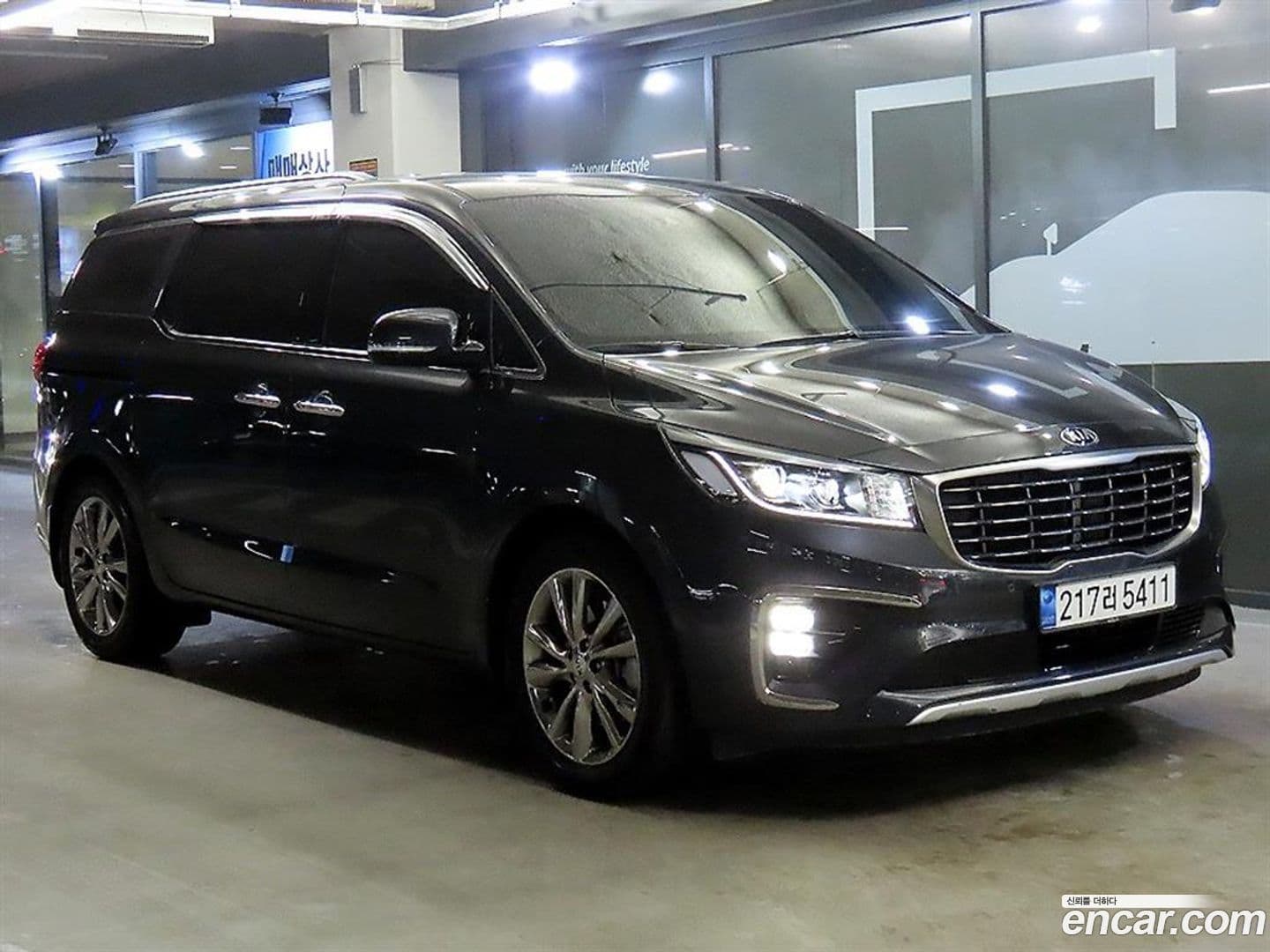 Main__Slider__Photo:Canival Kia 2019.4-0