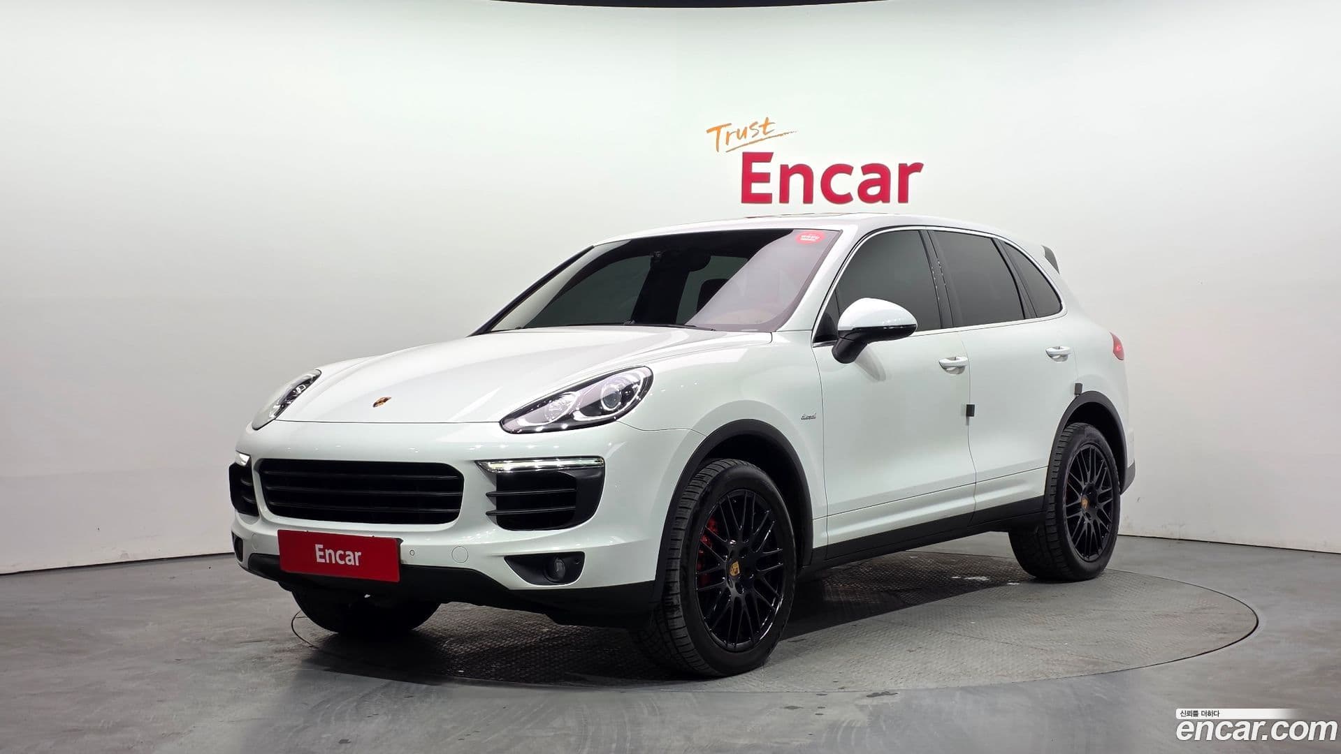 Main__Slider__Photo:Cayenne Porsche 2016.6-0