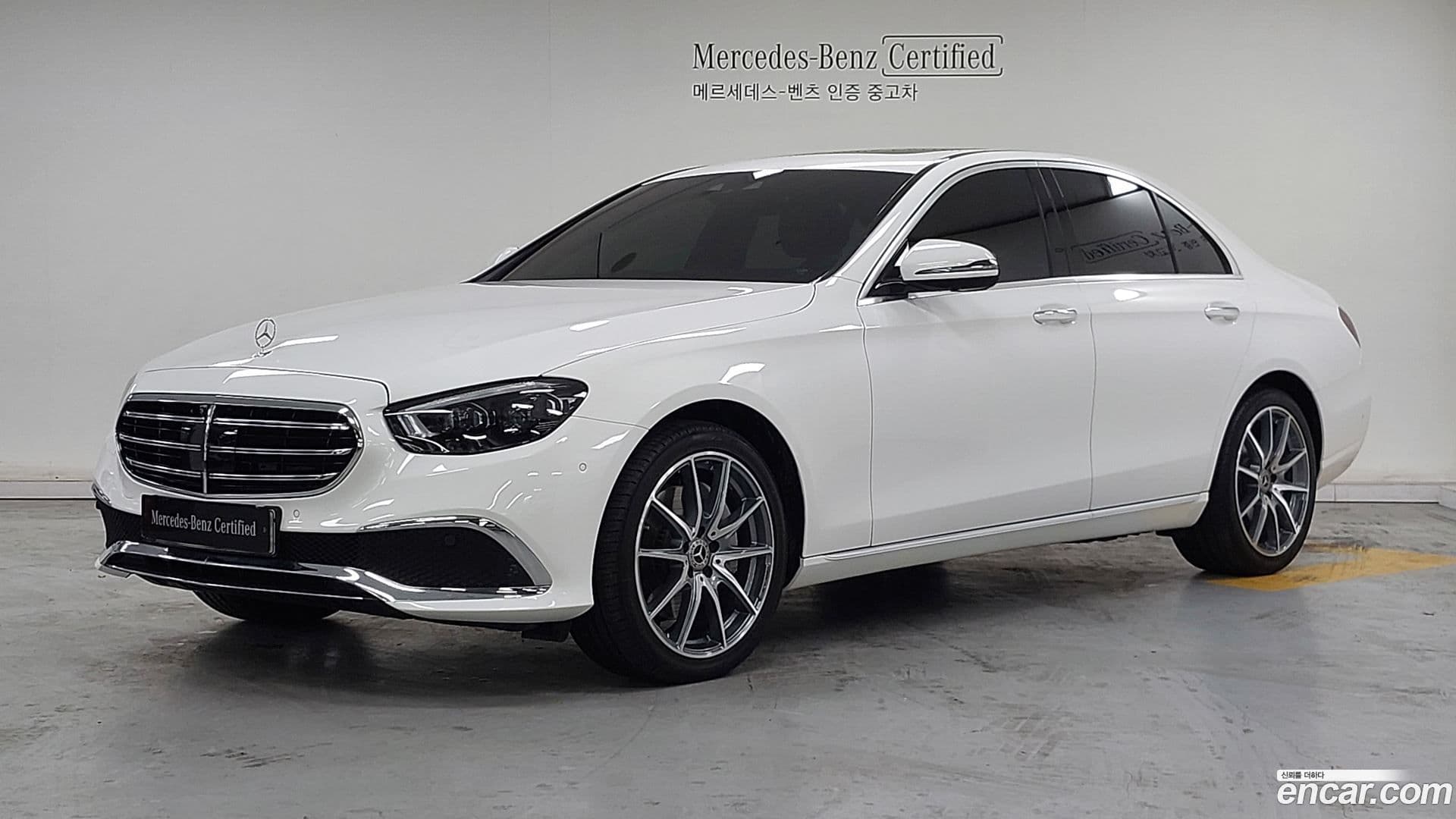 Main__Slider__Photo:E-Class Mercedes-Benz 2022.1-0